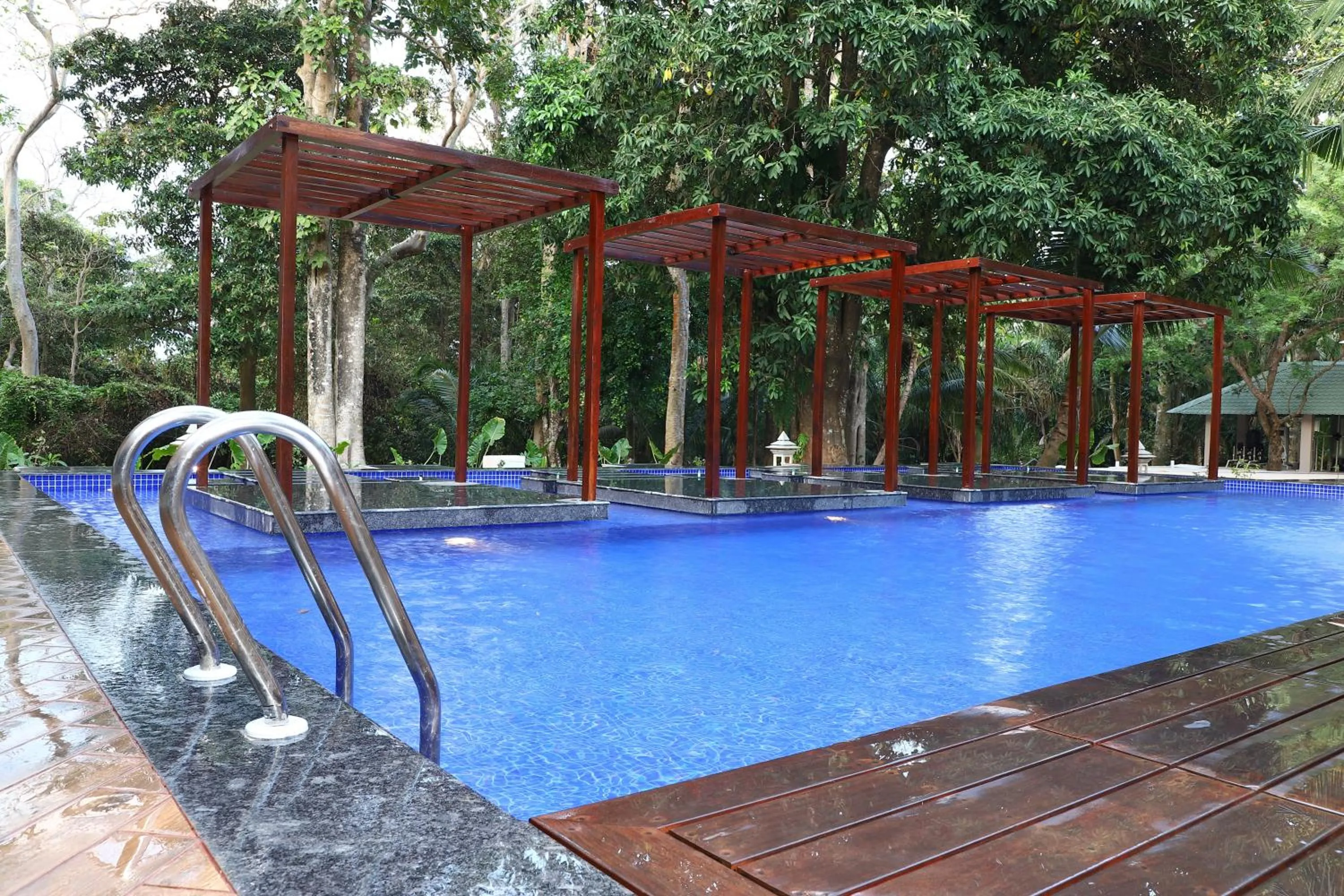 Swimming pool in Sea Shell Samssara