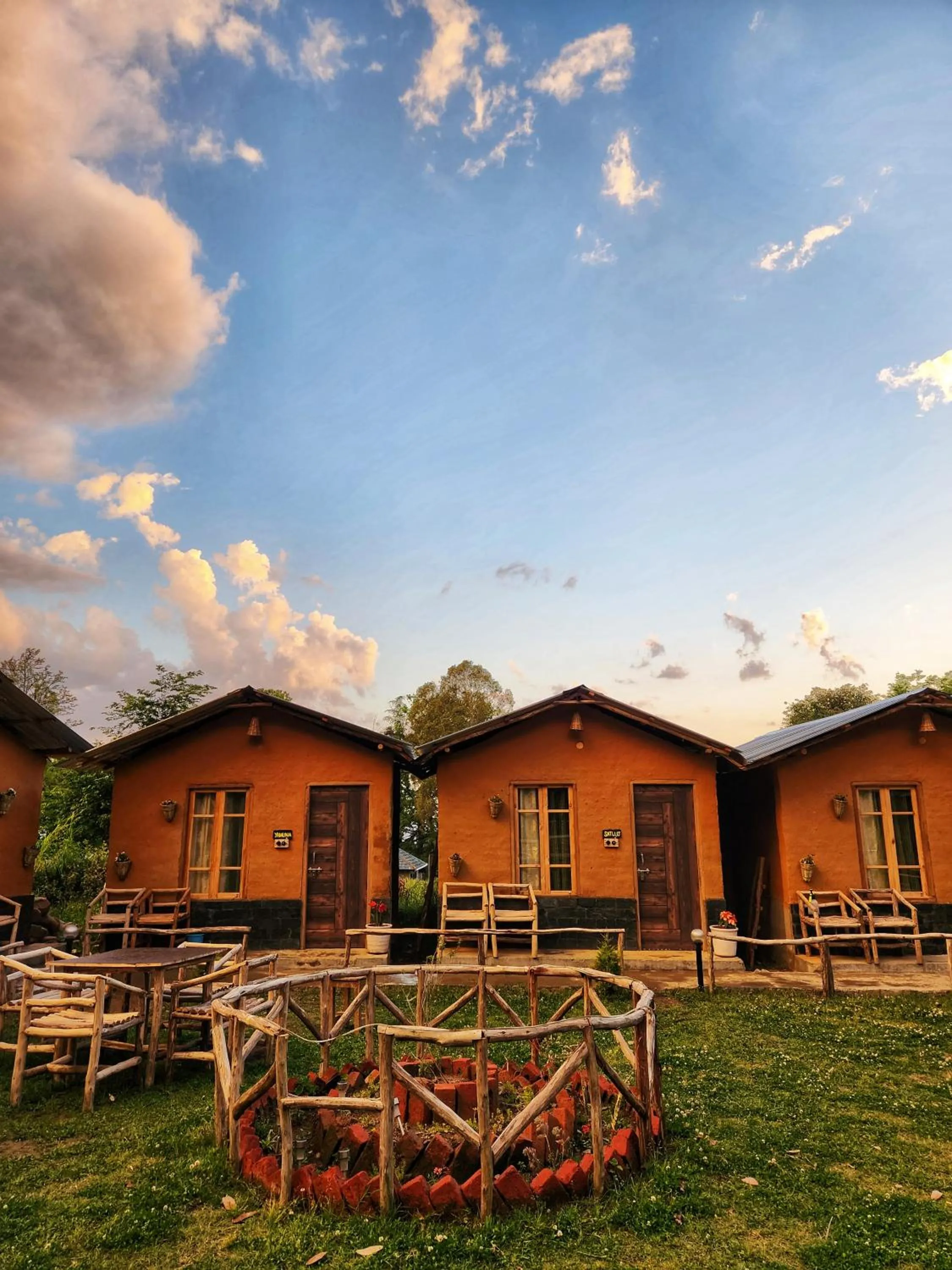 Property building in Monkey Mud House and Camps, Bir