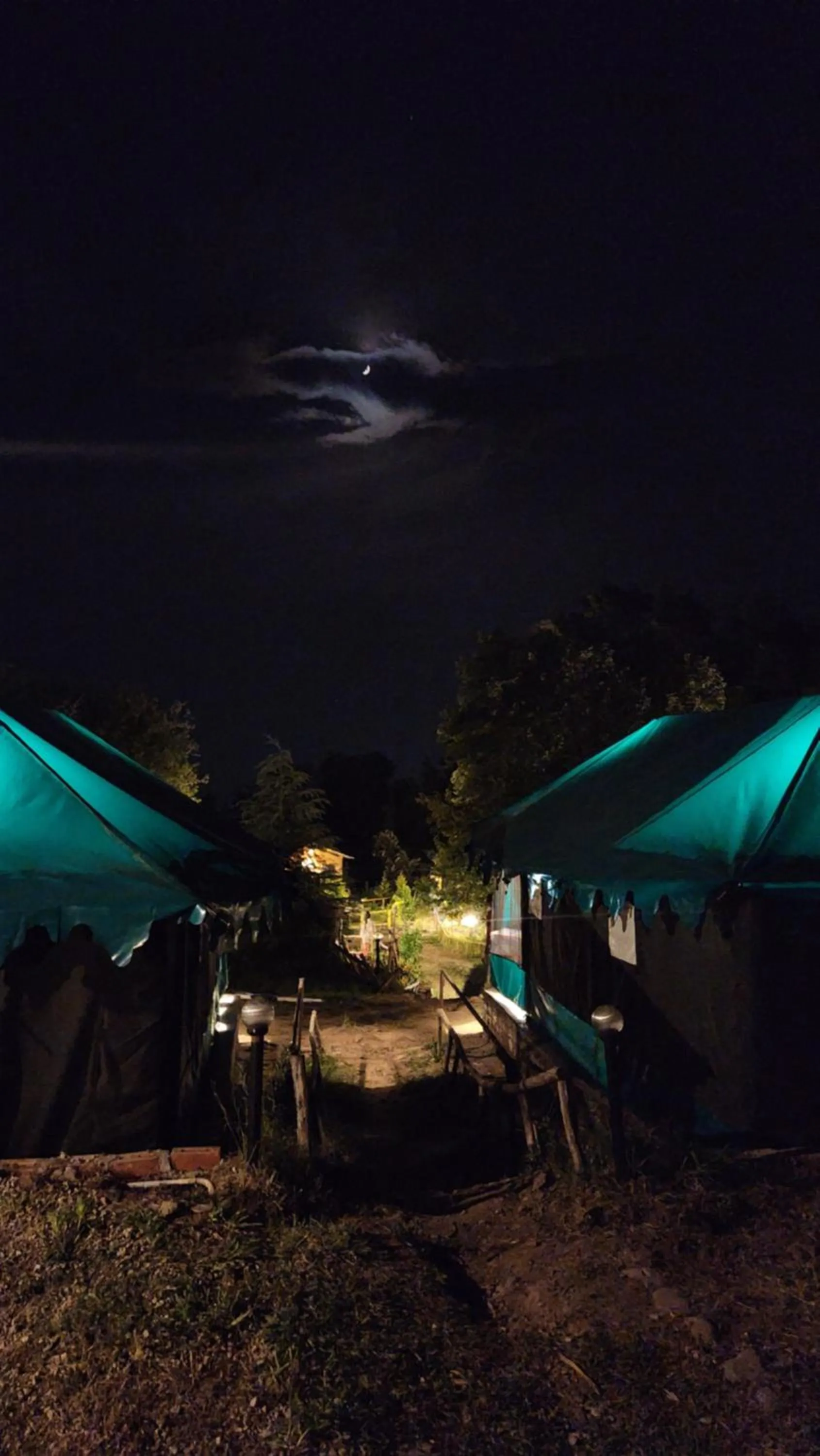Night in Monkey Mud House and Camps, Bir
