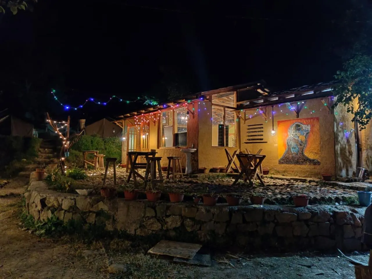 Property building in Monkey Mud House and Camps, Bir