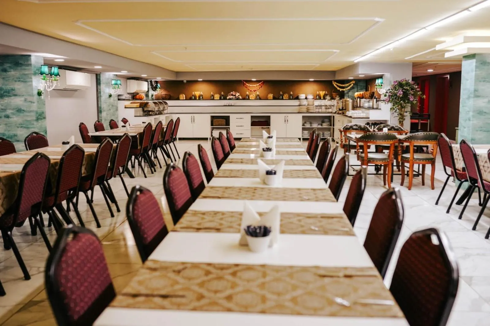 Restaurant/places to eat in Reform Hotel