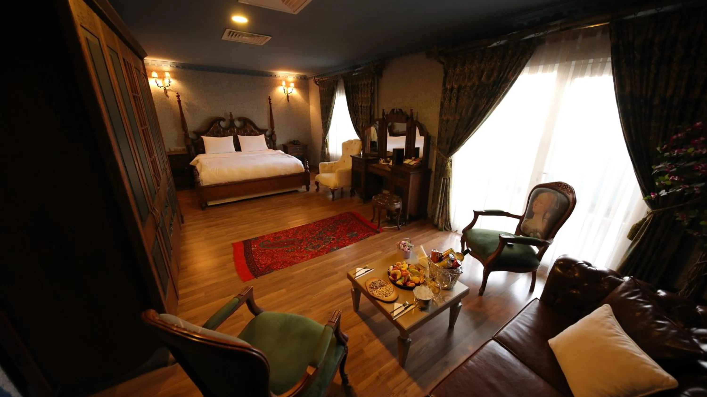 Photo of the whole room, Bed in Reform Hotel