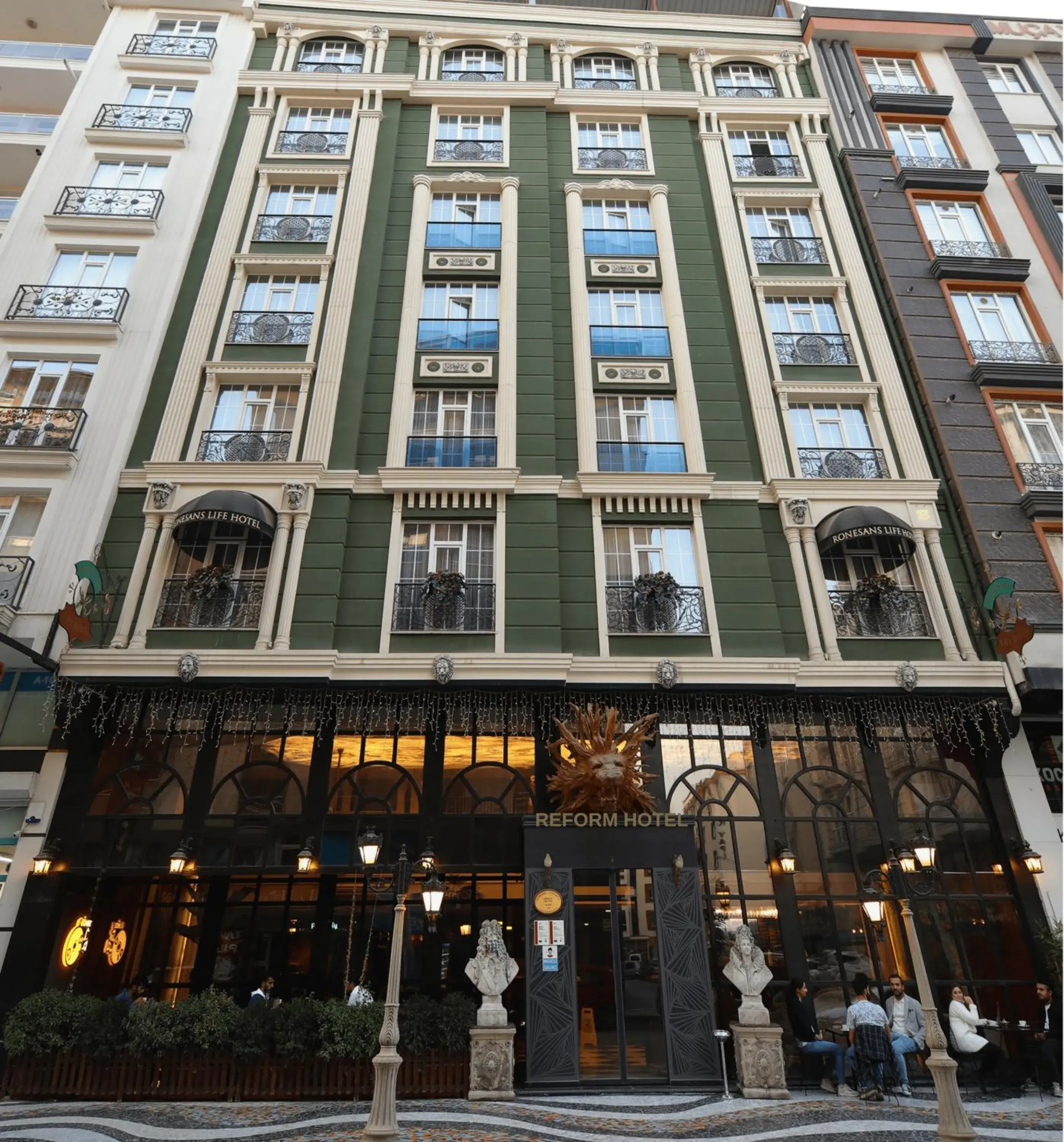 Property building in Reform Hotel Property building in Reform Hotel