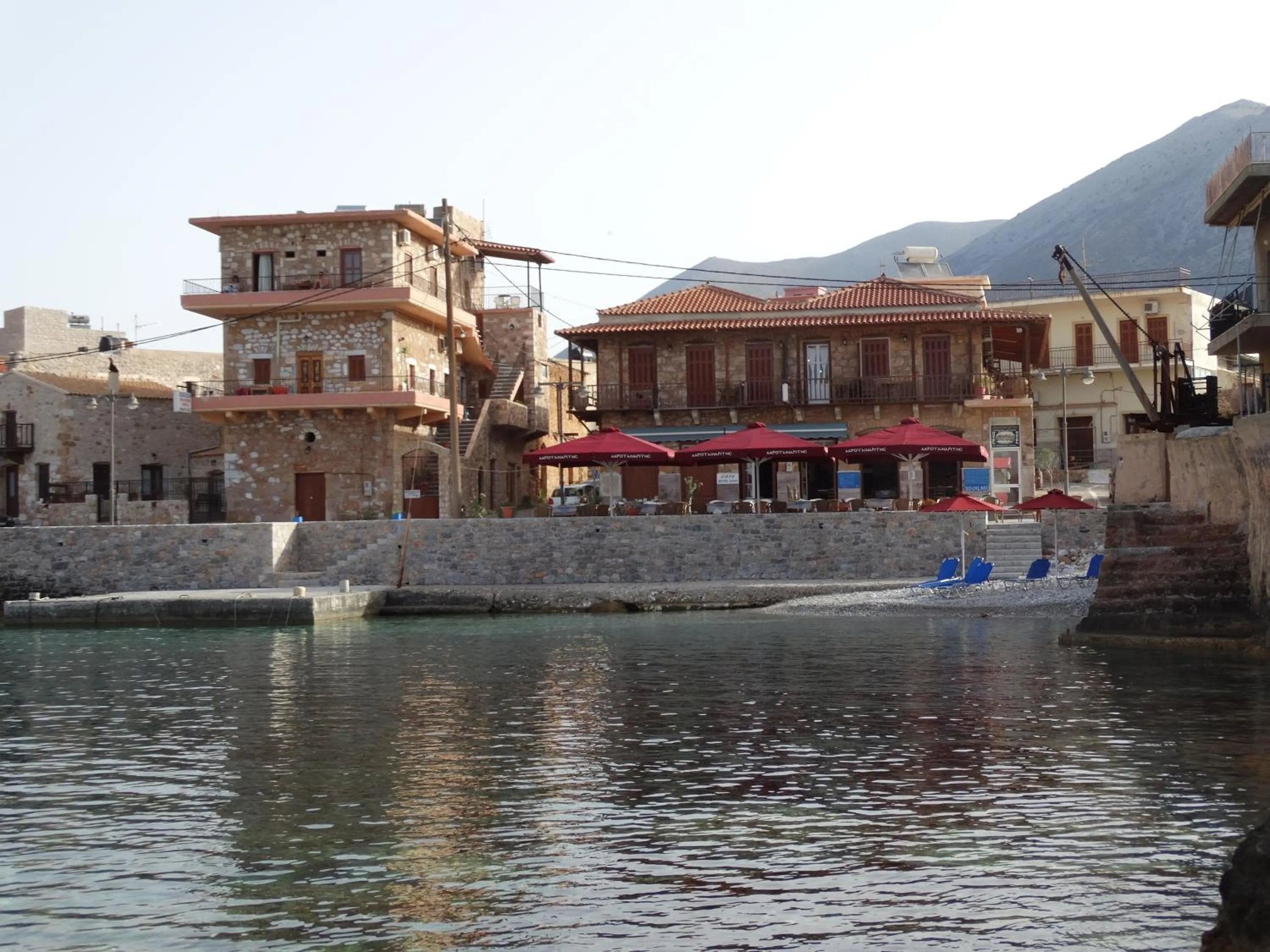 Property building in Akrotainaritis