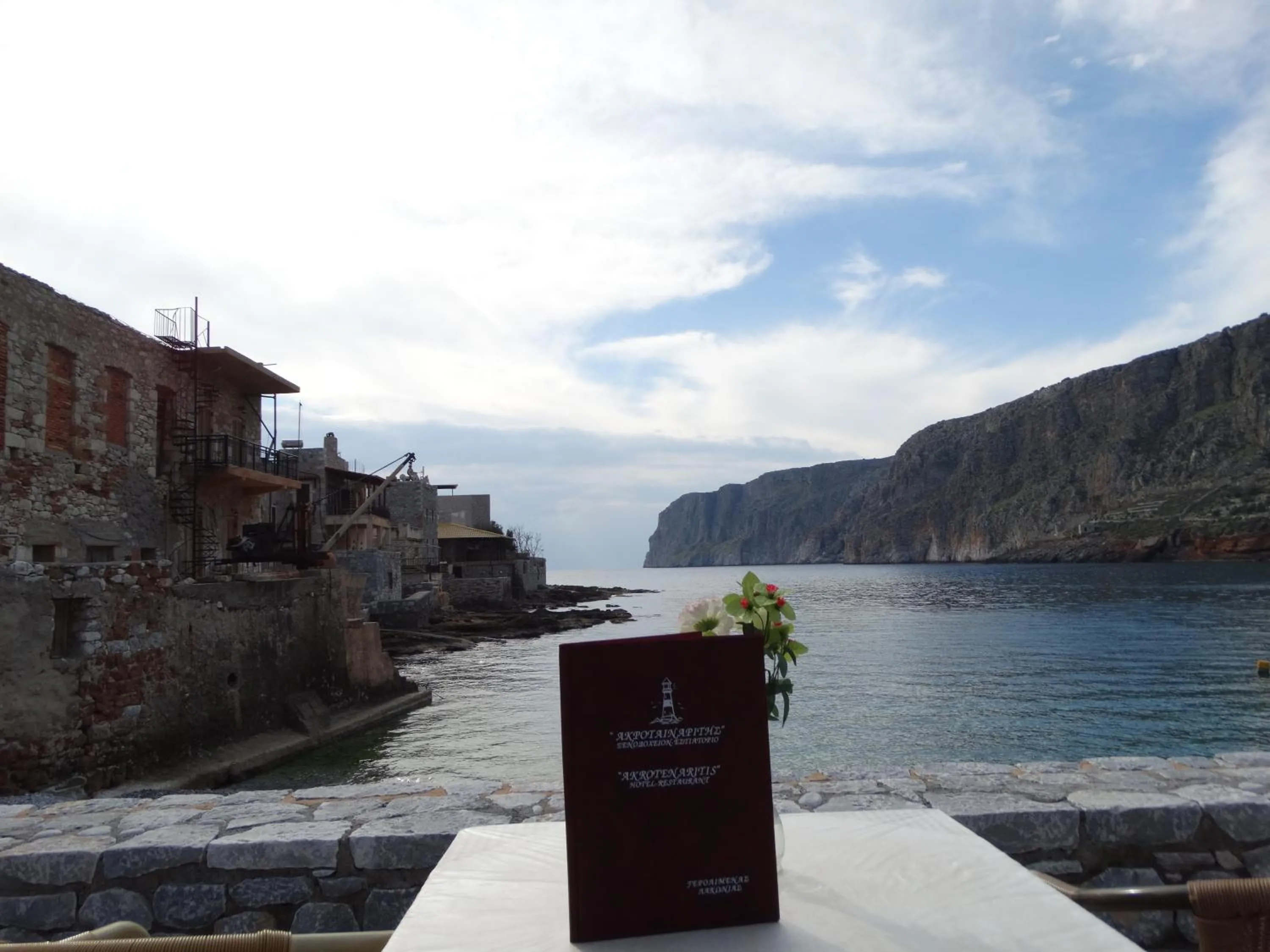 Restaurant/places to eat in Akrotainaritis