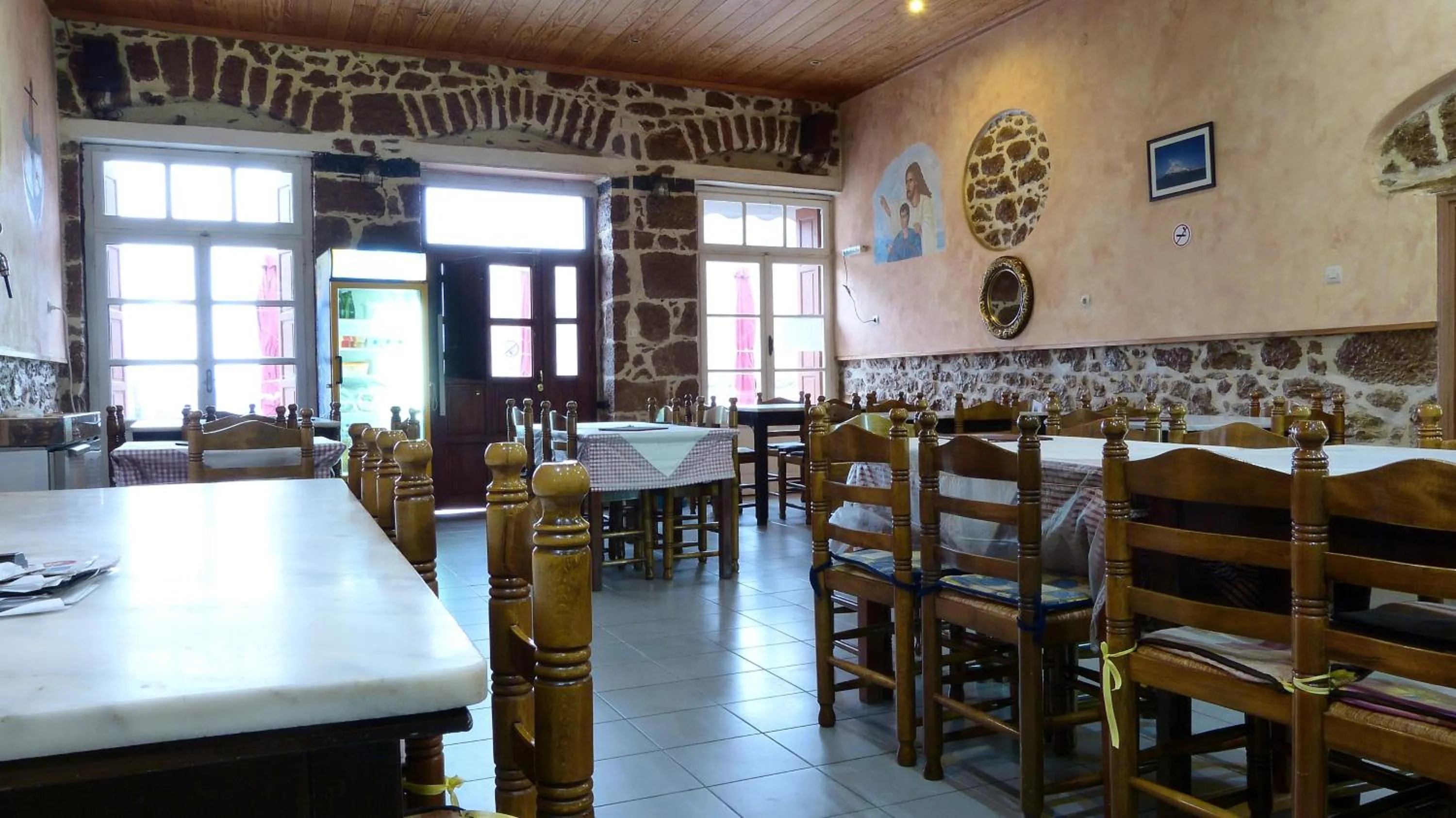 Restaurant/places to eat in Akrotainaritis