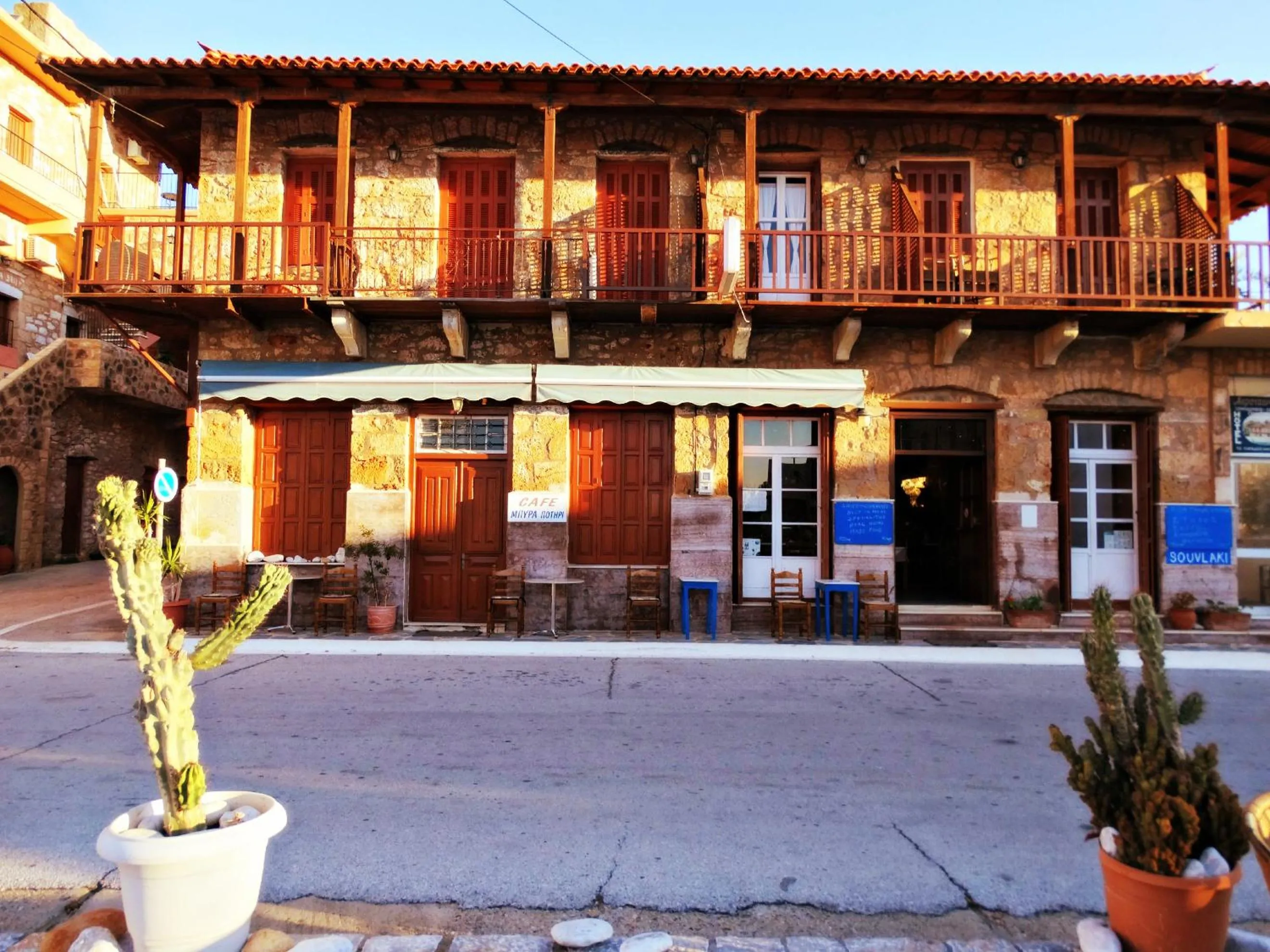 Property building in Akrotainaritis