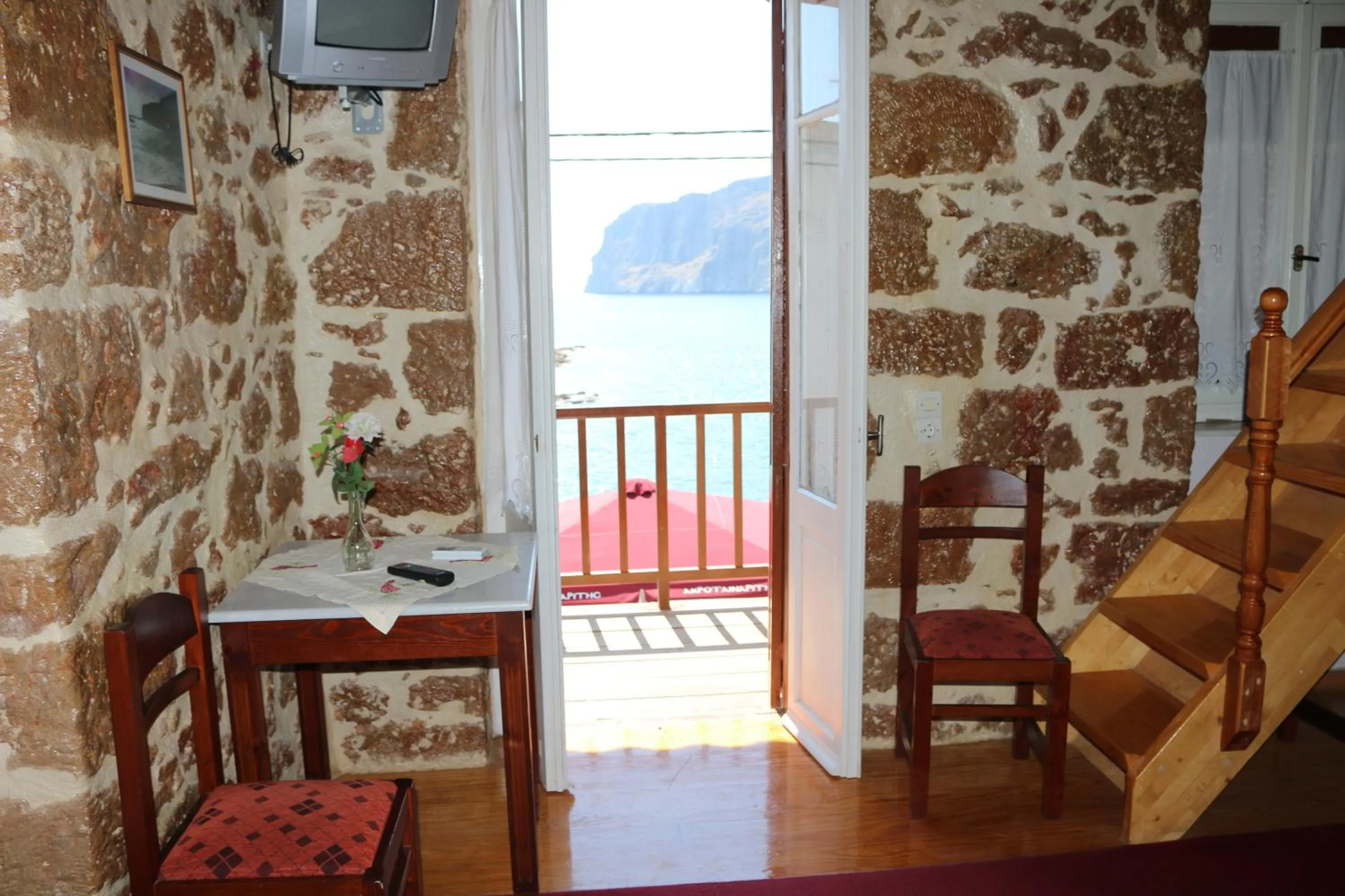 Restaurant/places to eat in Akrotainaritis
