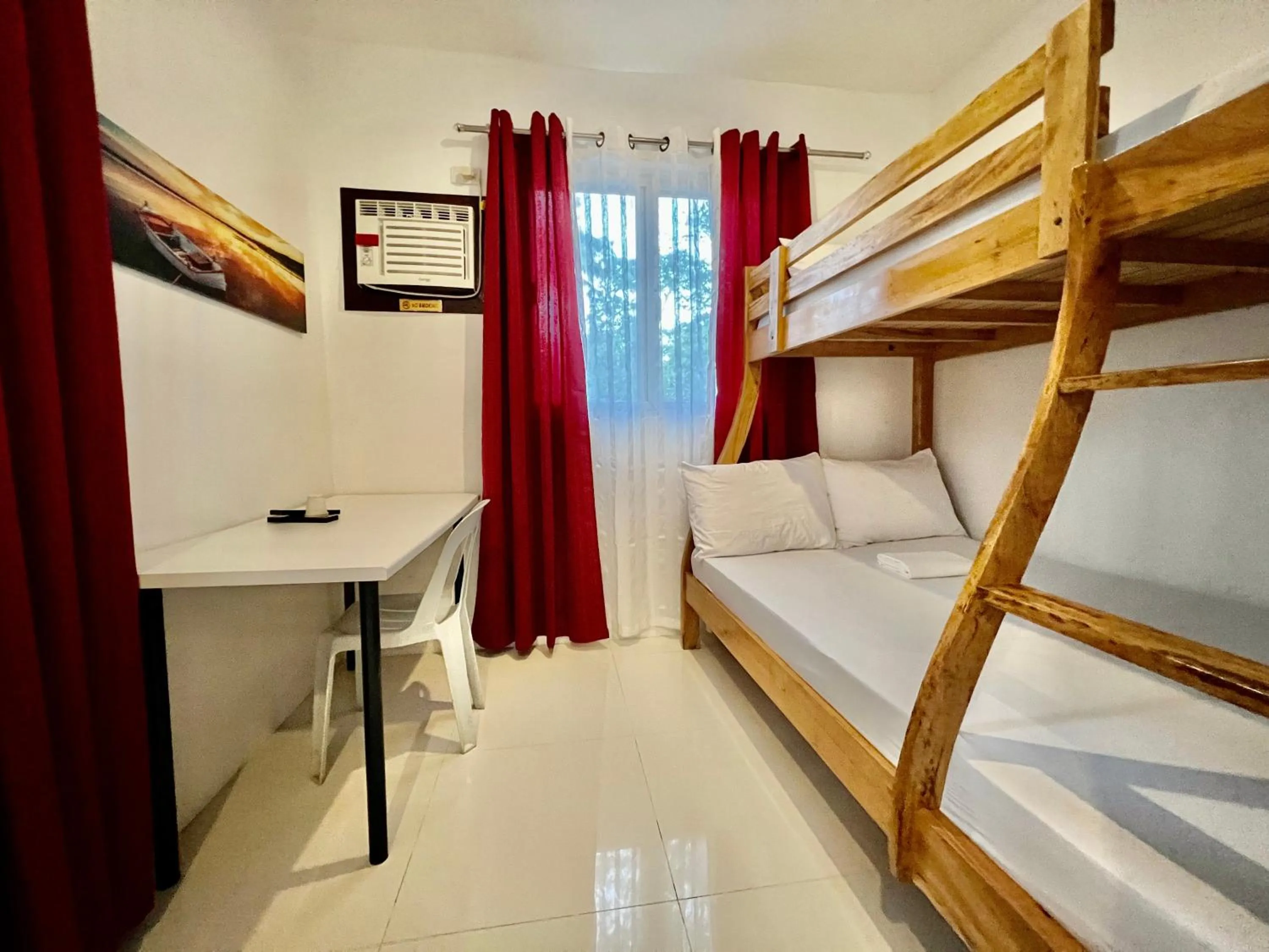 bunk bed, Bed in Batis ni Juan Leisureland