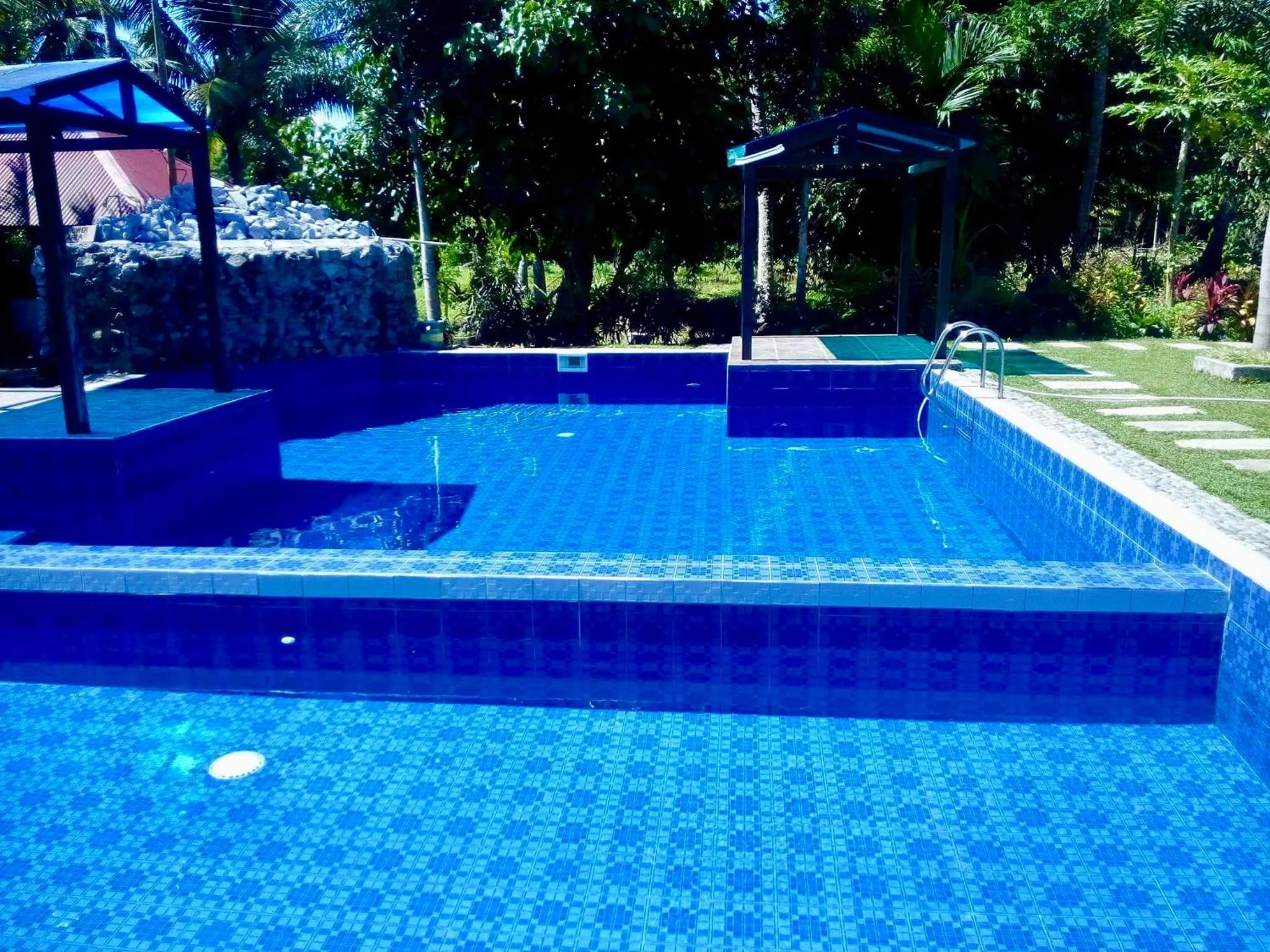 Swimming pool in Batis ni Juan Leisureland
