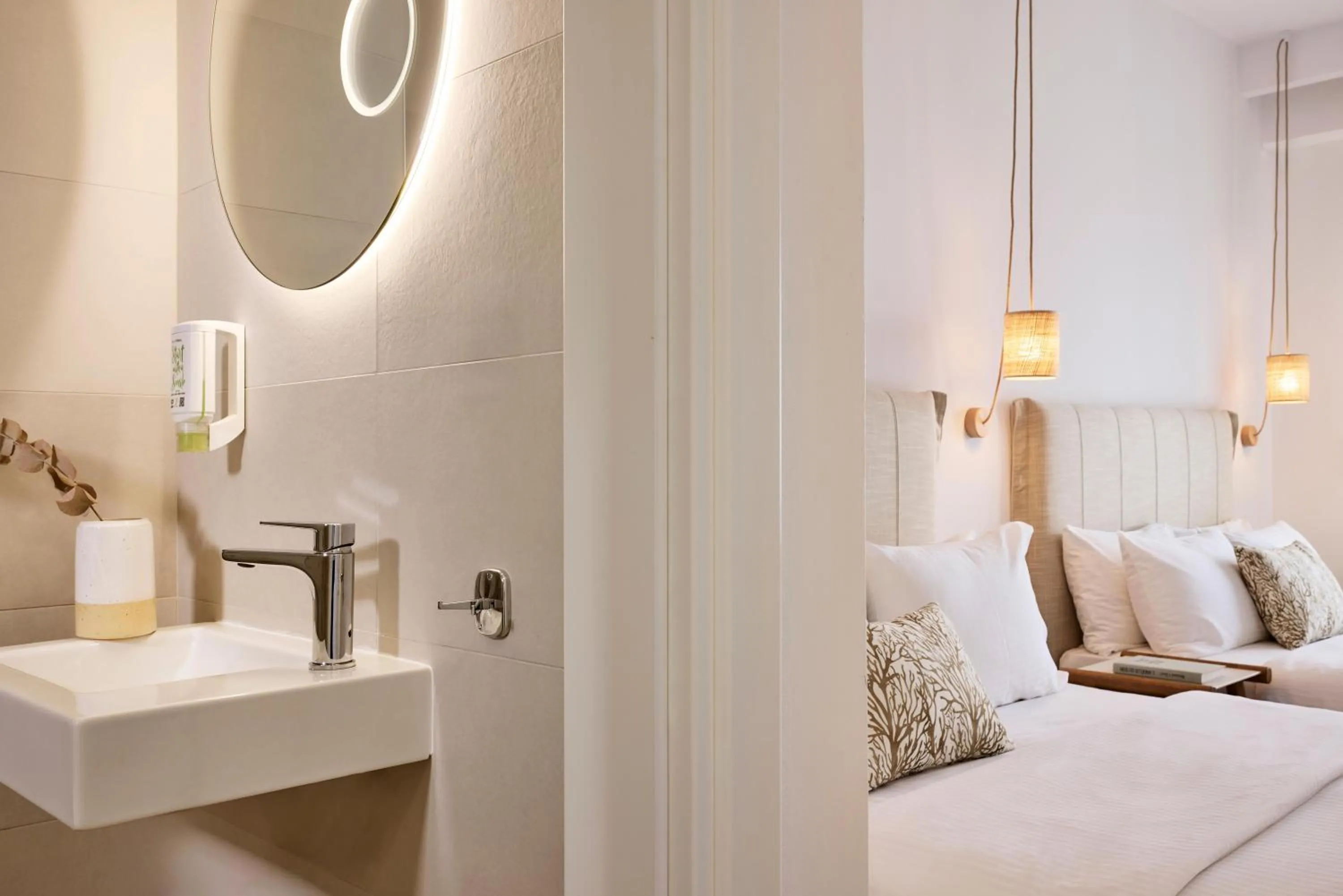 Bathroom, Bed in Glavas Inn Hotel