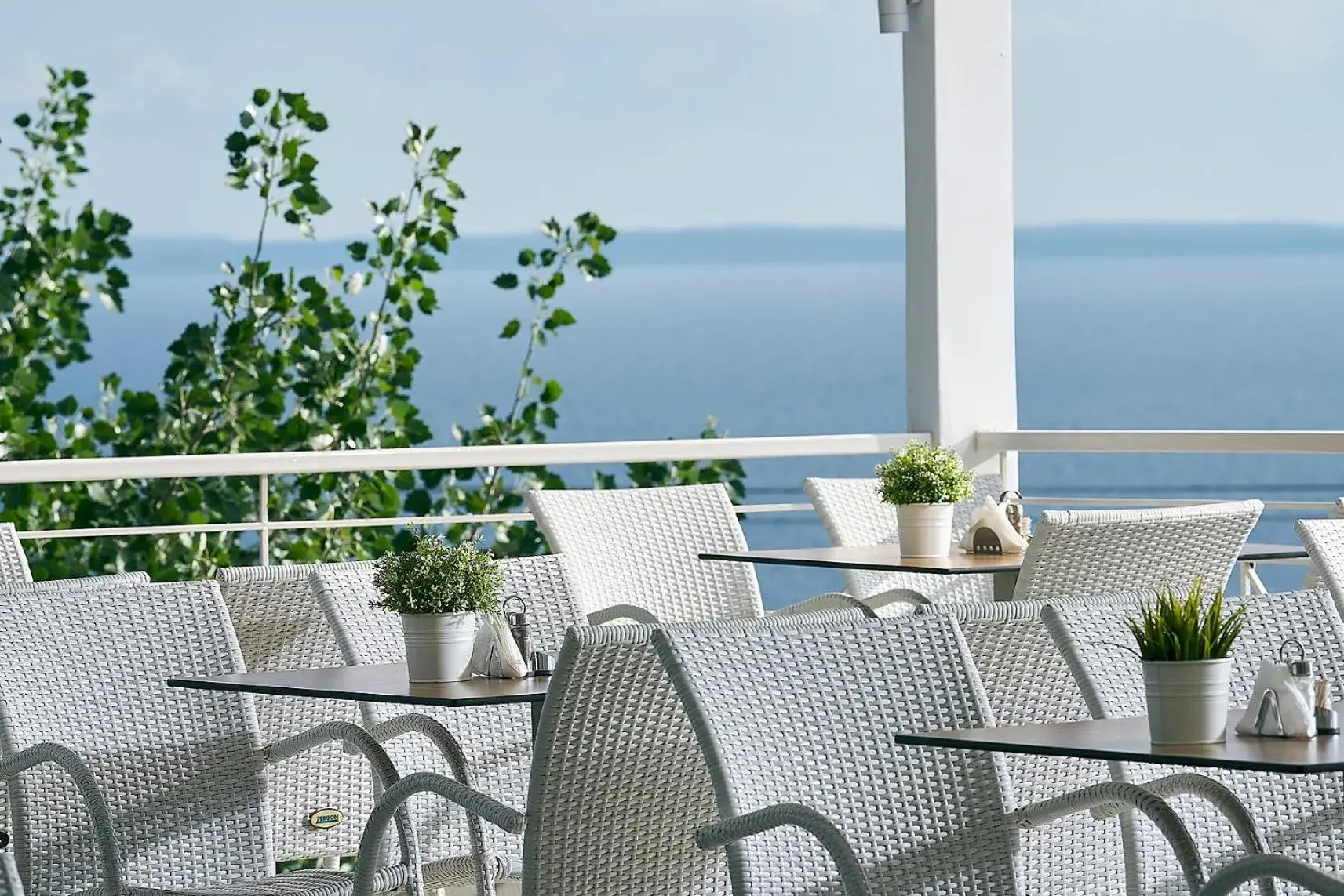 Restaurant/places to eat in Glavas Inn Hotel Restaurant/places to eat in Glavas Inn Hotel