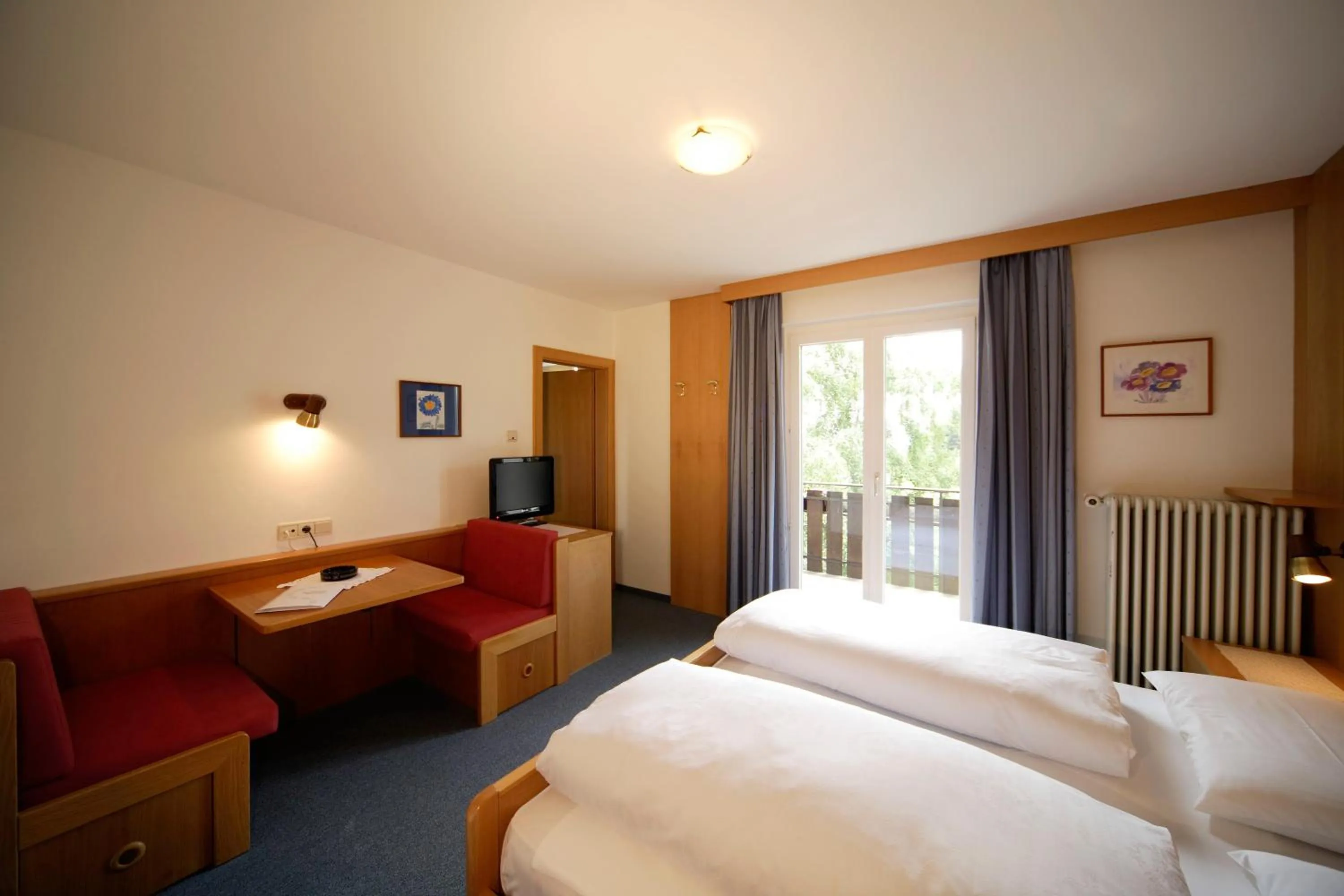 Photo of the whole room, Bed in Panoramahotel Obkircher
