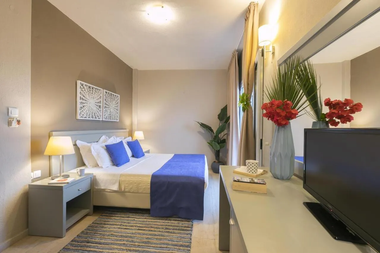 Bedroom, Bed in Nimfi Hotel, Skiathos