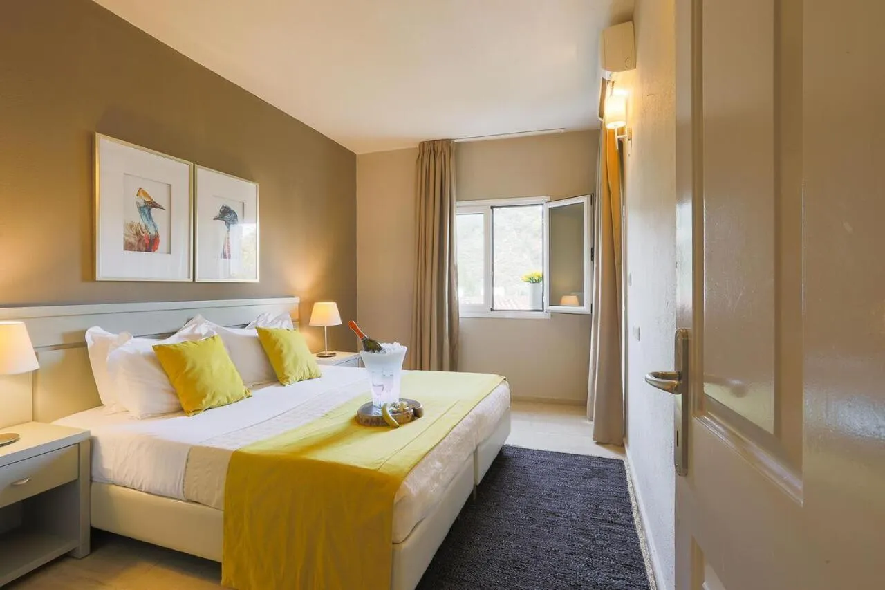 Bedroom, Bed in Nimfi Hotel, Skiathos