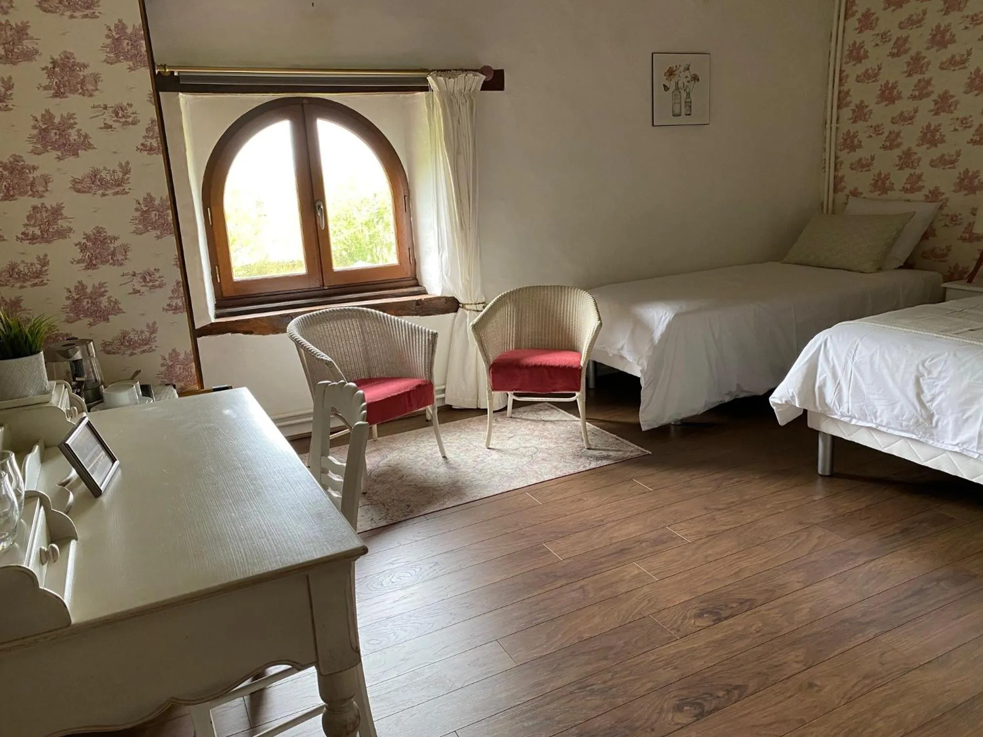 Photo of the whole room, Bed in L'Envers