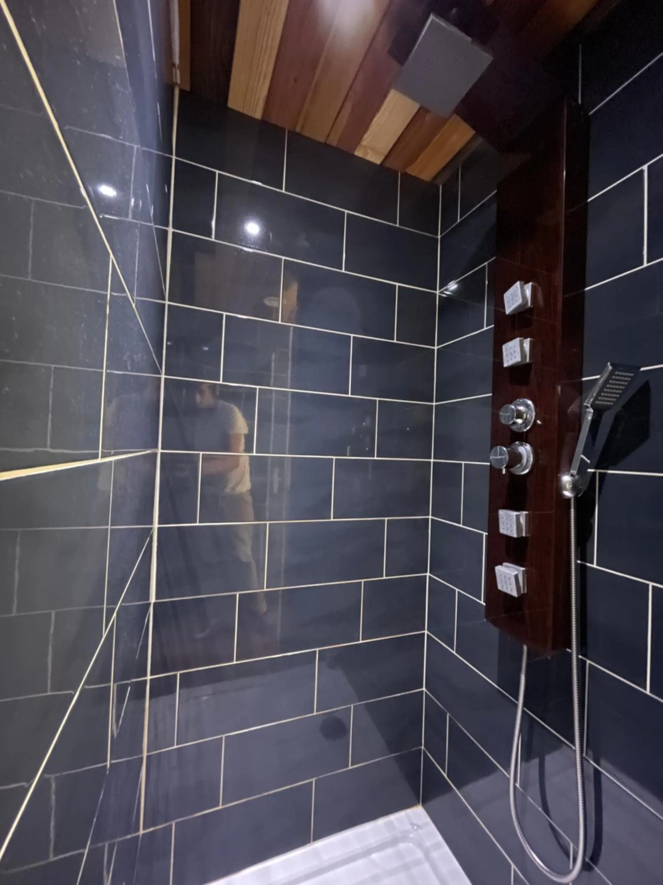 Shower in Les sapins verts -inspiration deluxe