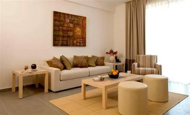 Living room in Blue Lagoon Kosher Hotel (by Capital Coast Resort & Spa) Living room in Blue Lagoon Kosher Hotel (by Capital Coast Resort & Spa)