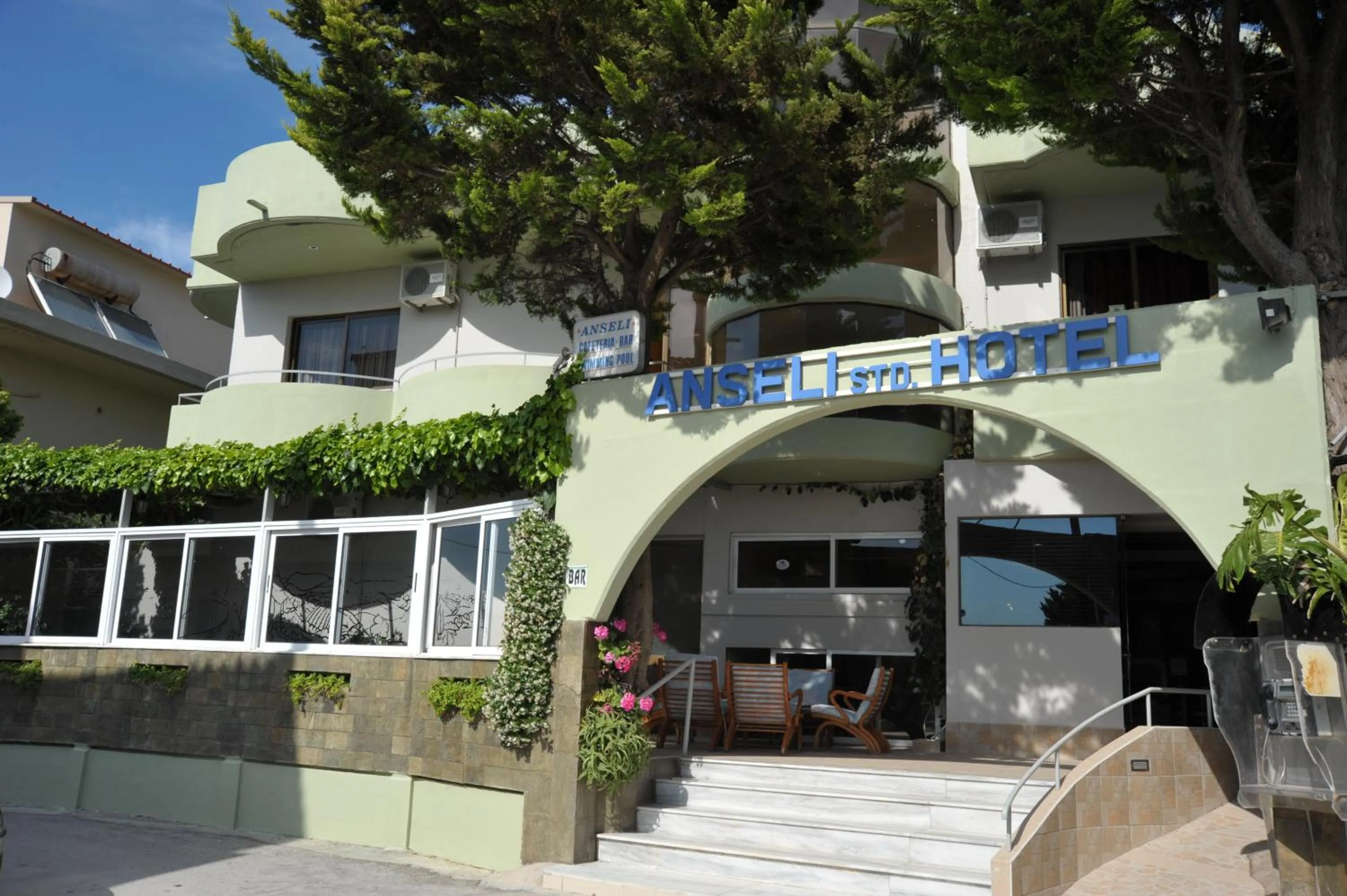 Facade/entrance in Anseli Hotel