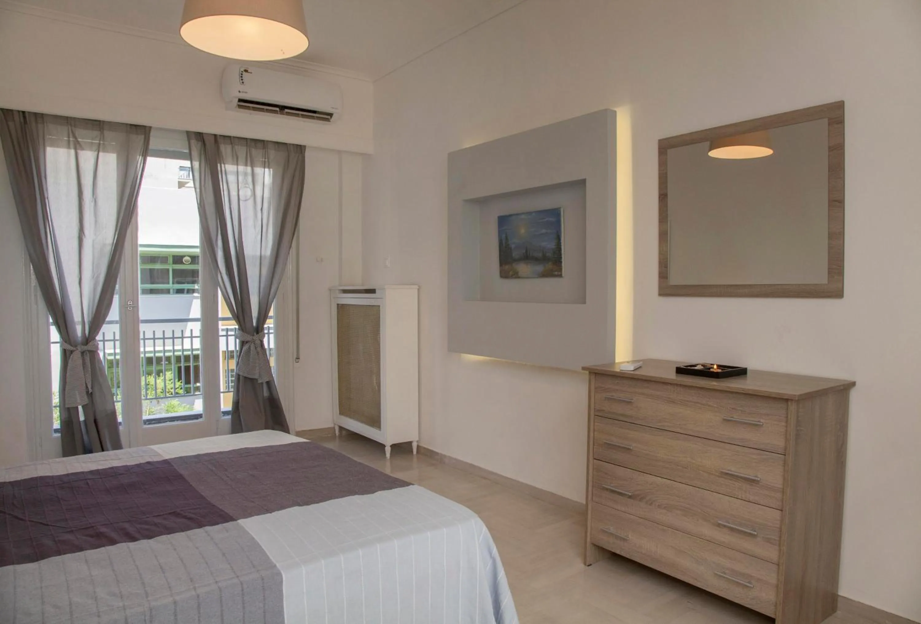 Bedroom in Athens Jem near the Archaeological Museum by GHH