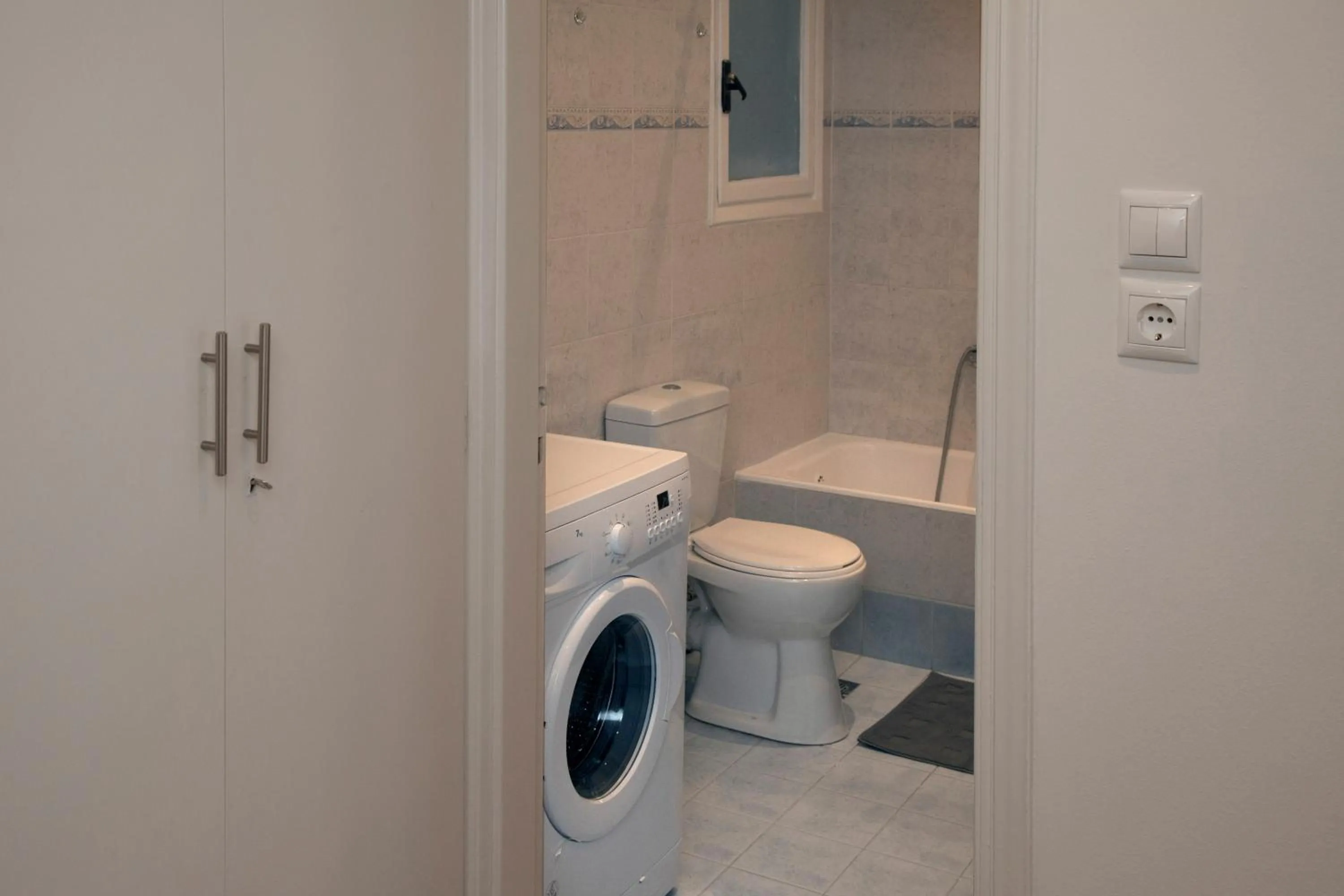 Bathroom in Athens Jem near the Archaeological Museum by GHH