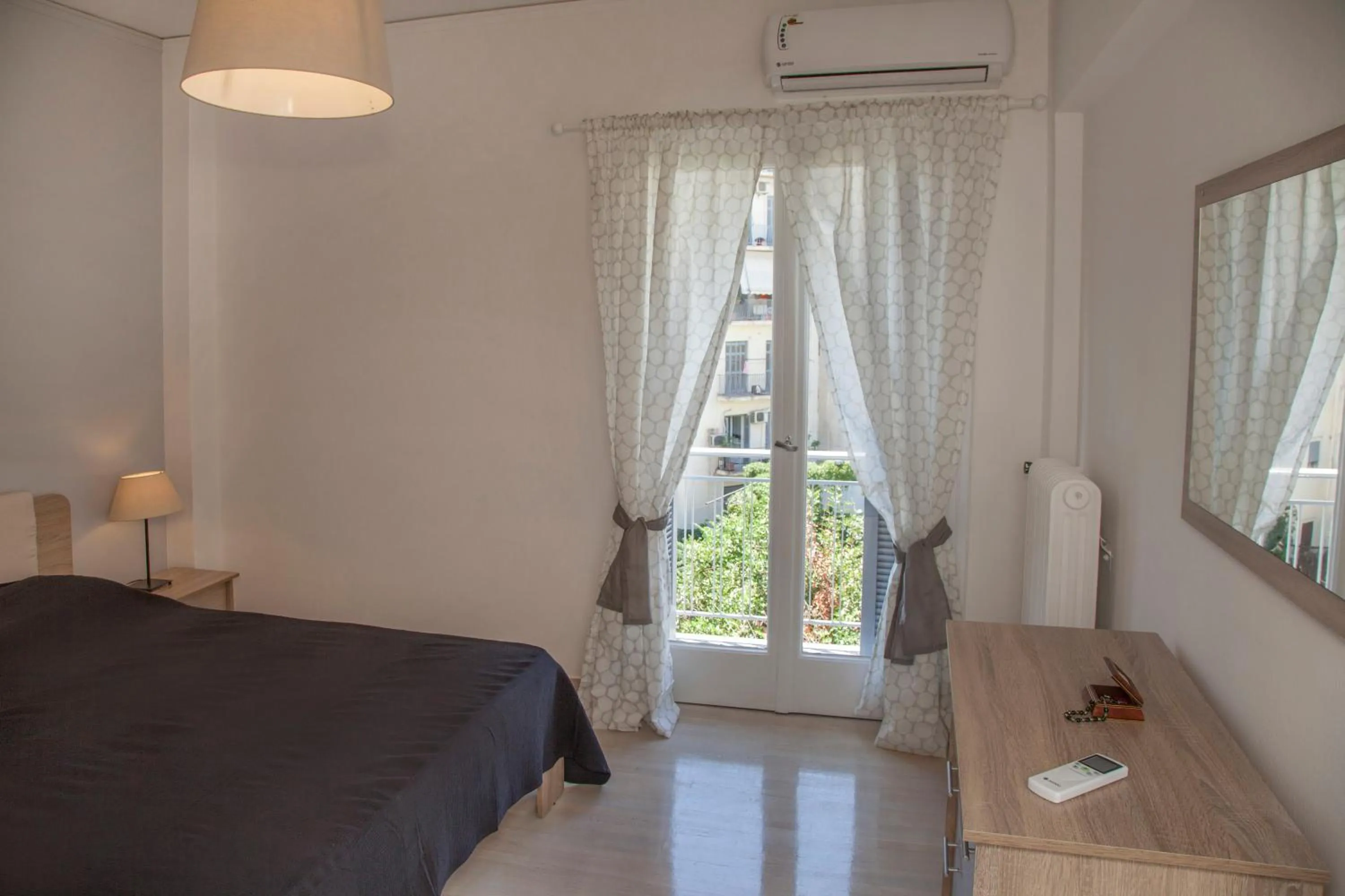 Bedroom in Athens Jem near the Archaeological Museum by GHH