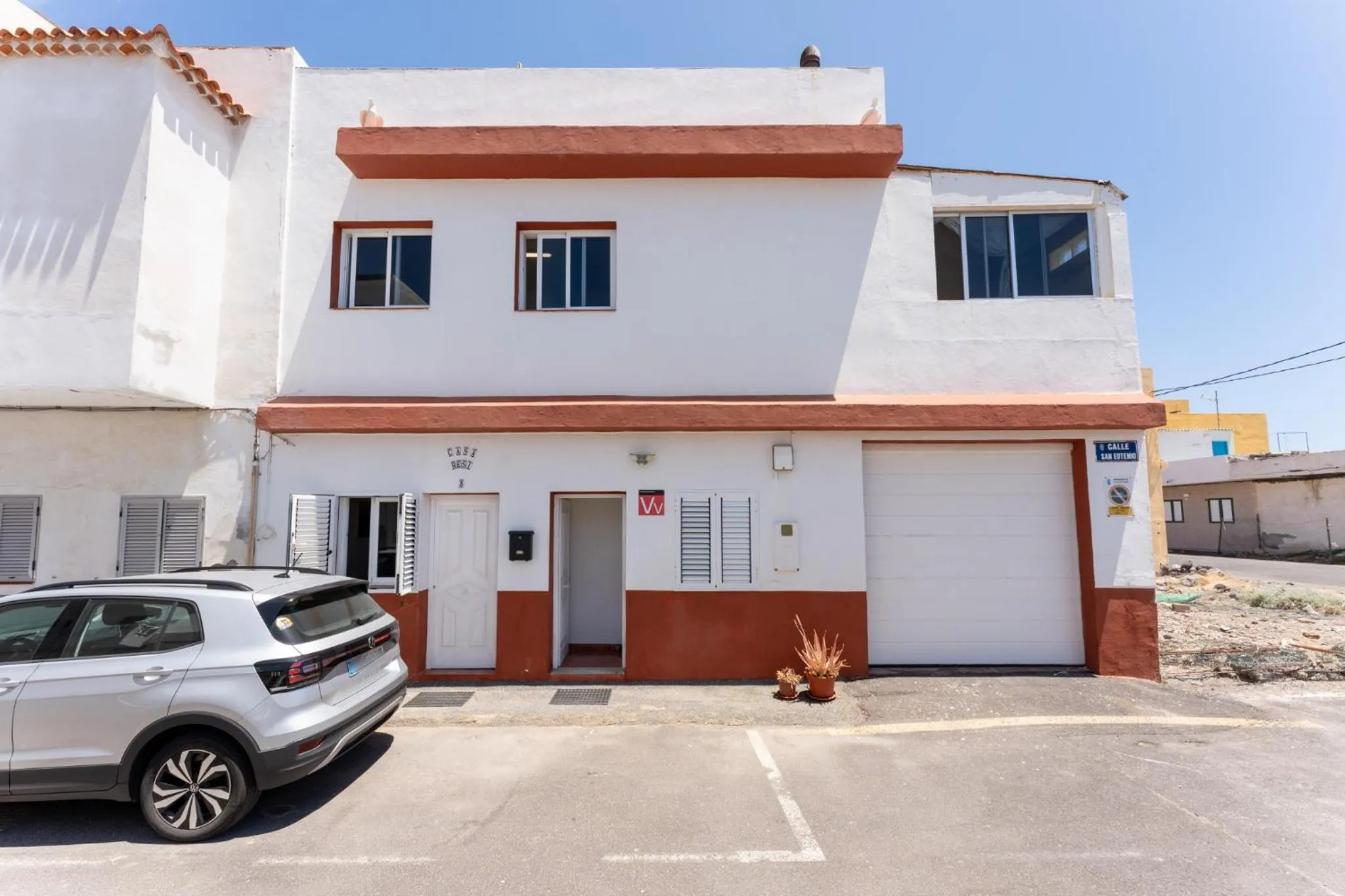 Property building in Casa Resi