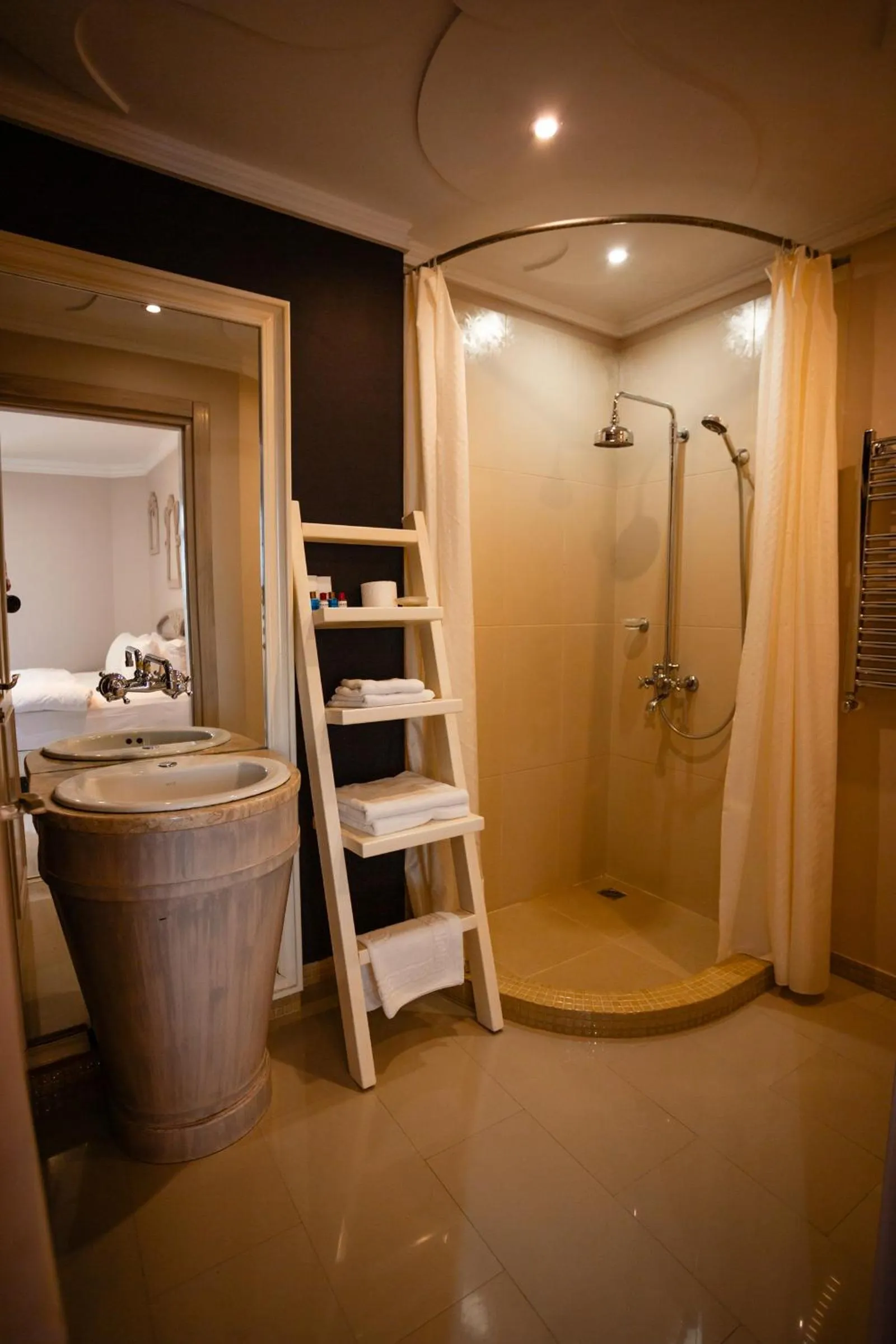 Shower in Piazza Boutique Hotel