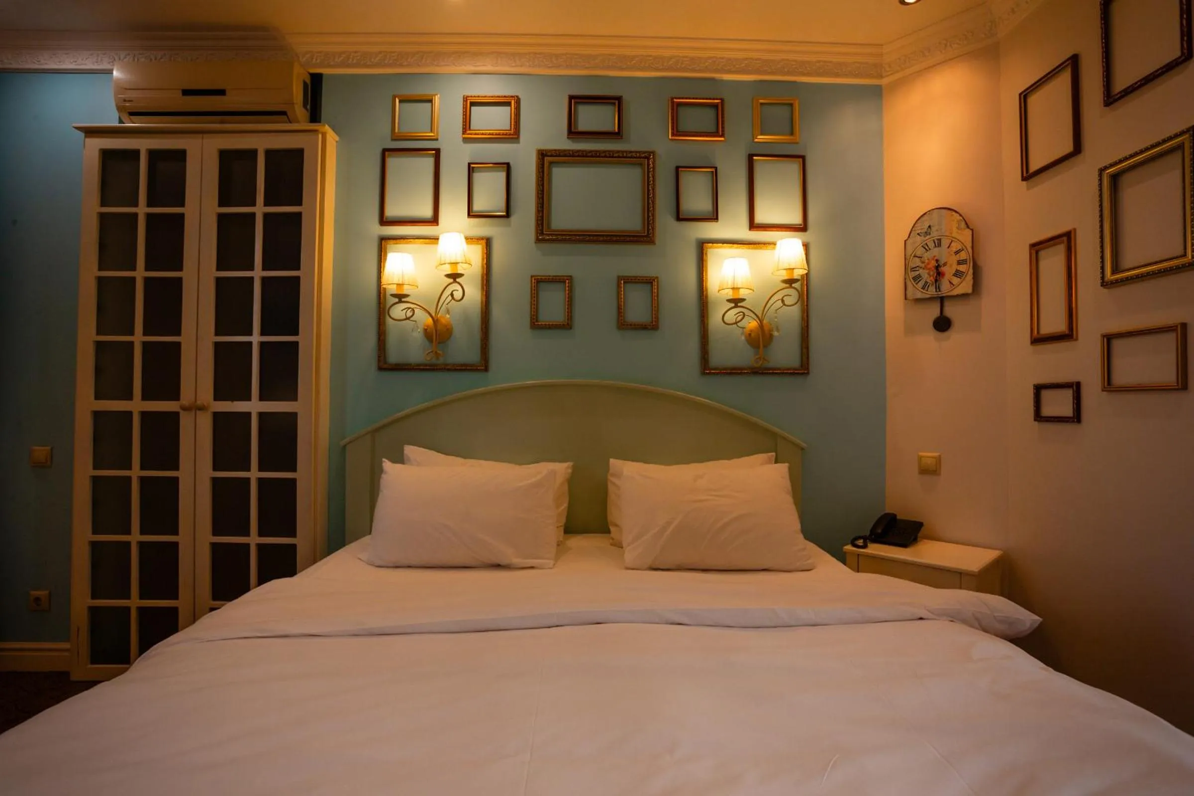 Photo of the whole room, Bed in Piazza Boutique Hotel