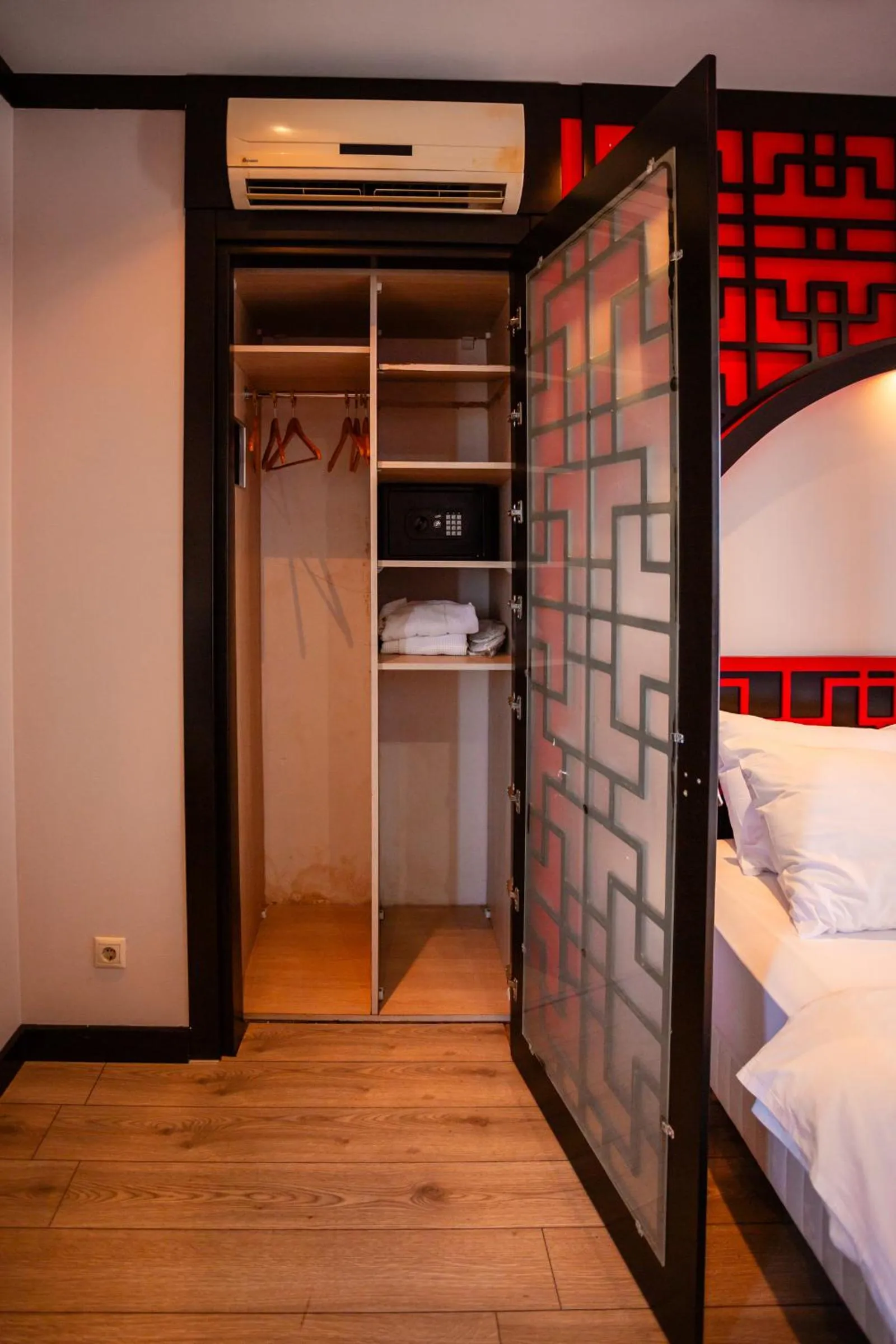 wardrobe, Bed in Piazza Boutique Hotel