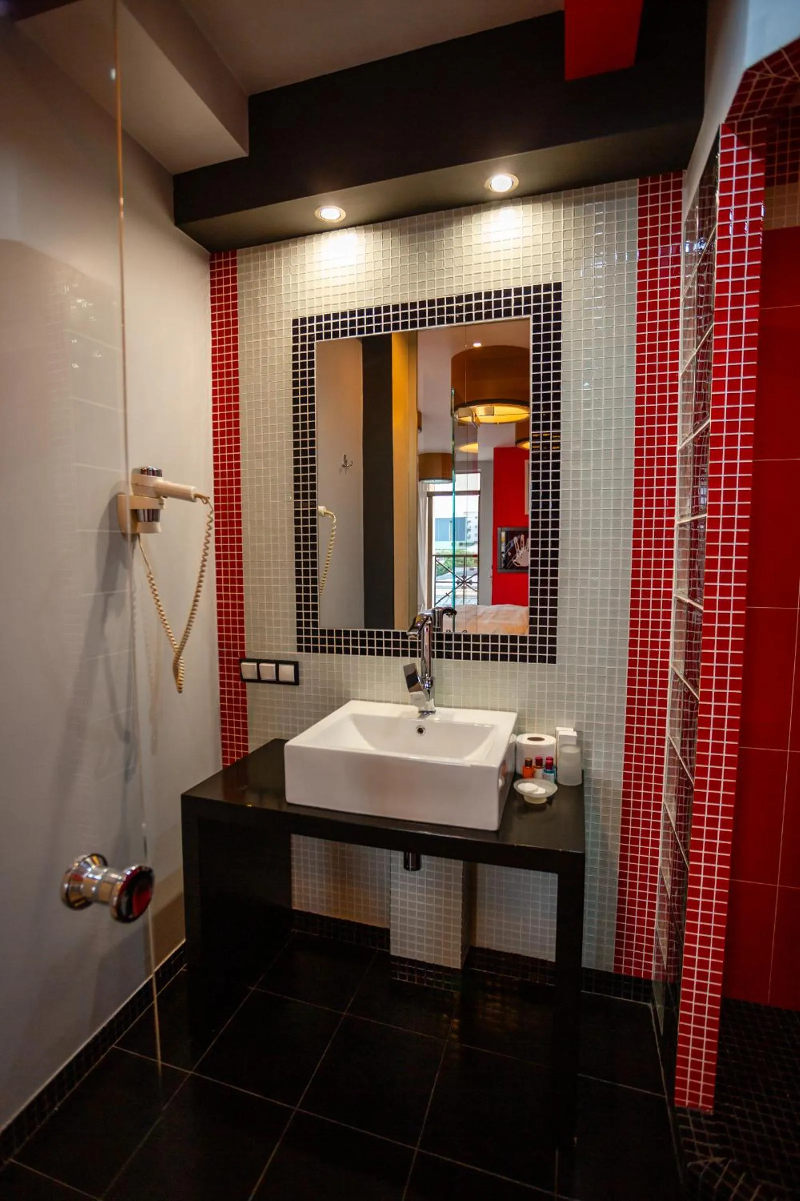 Shower in Piazza Boutique Hotel