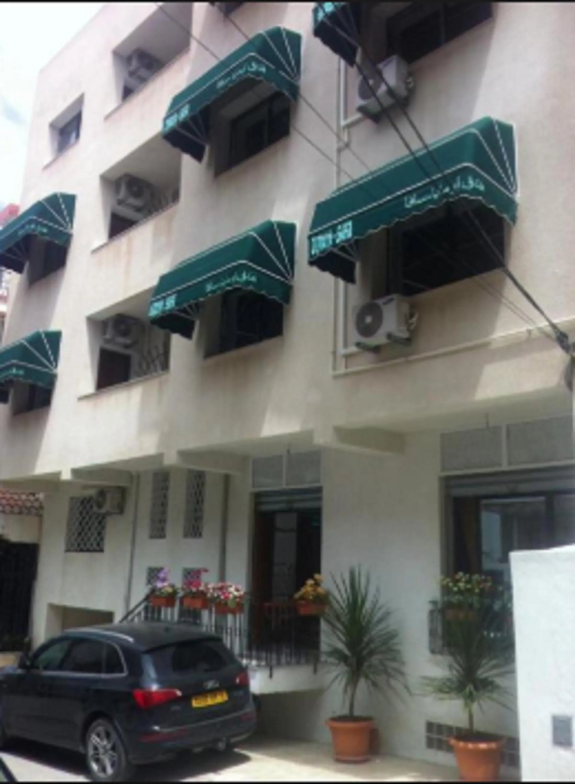 Property building in OUMAYA SAFA