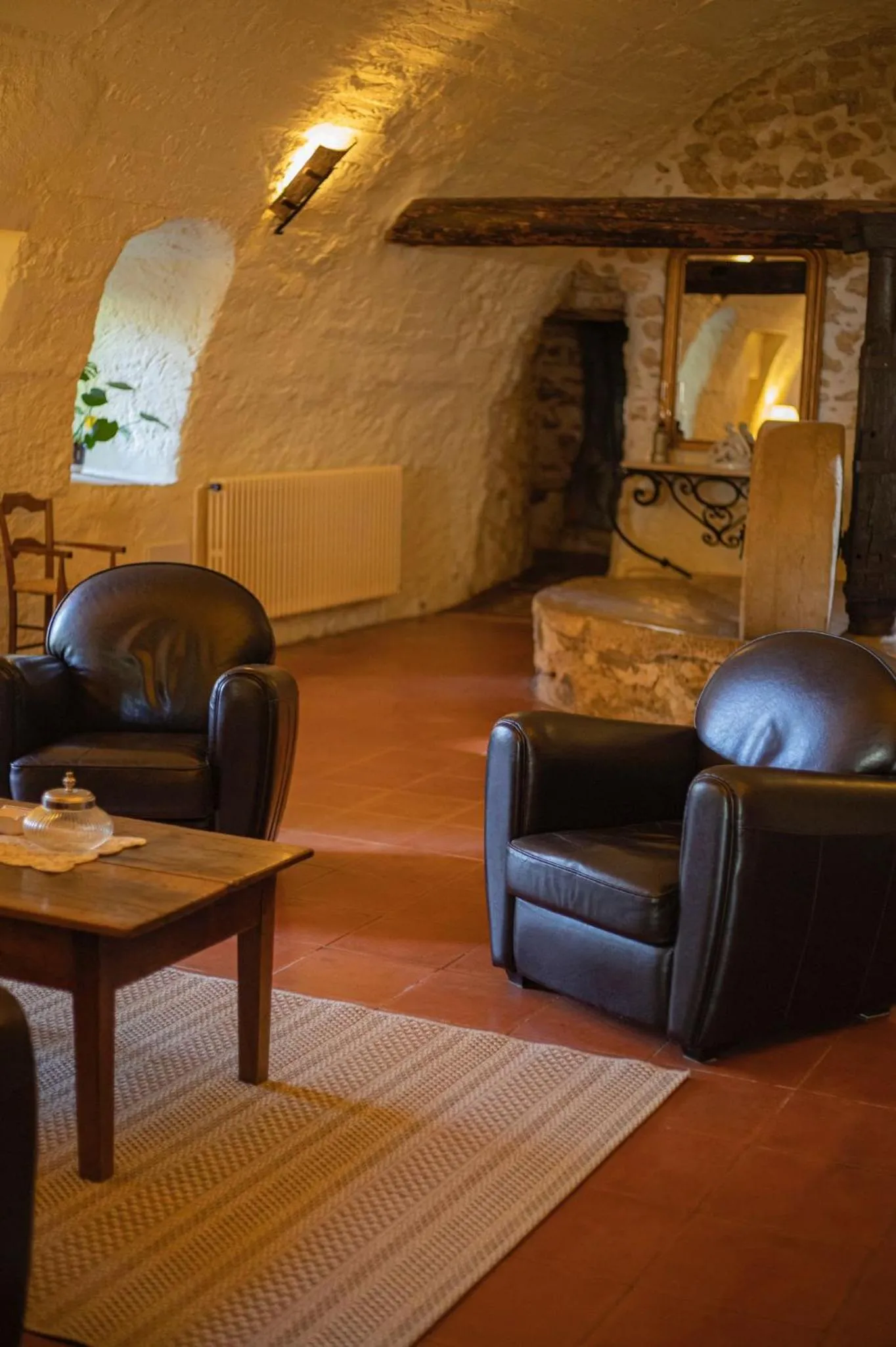 Communal lounge/ TV room in Le Vieux Moulin de Jouques