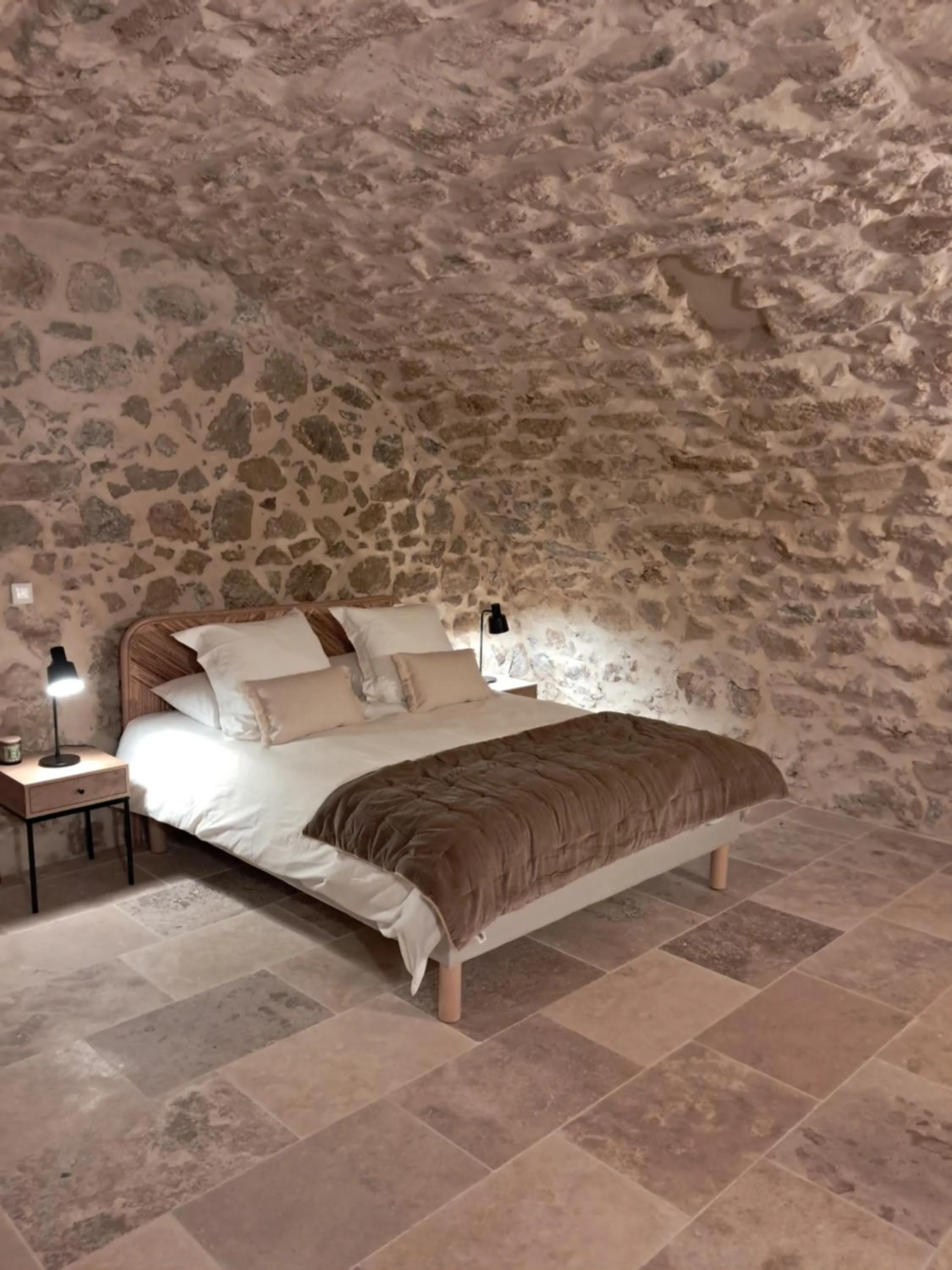 Bedroom, Bed in Le Vieux Moulin de Jouques