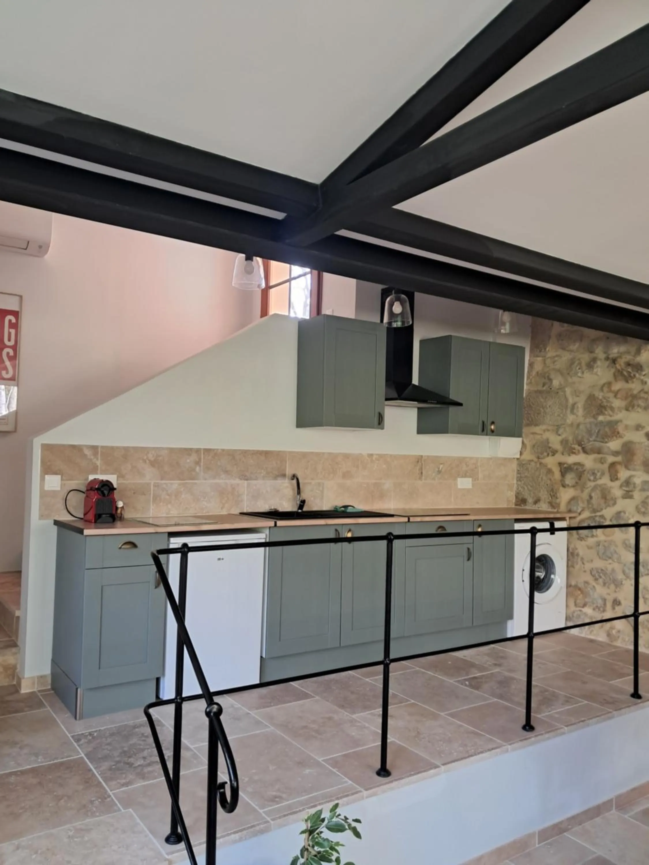 Kitchen or kitchenette in Le Vieux Moulin de Jouques