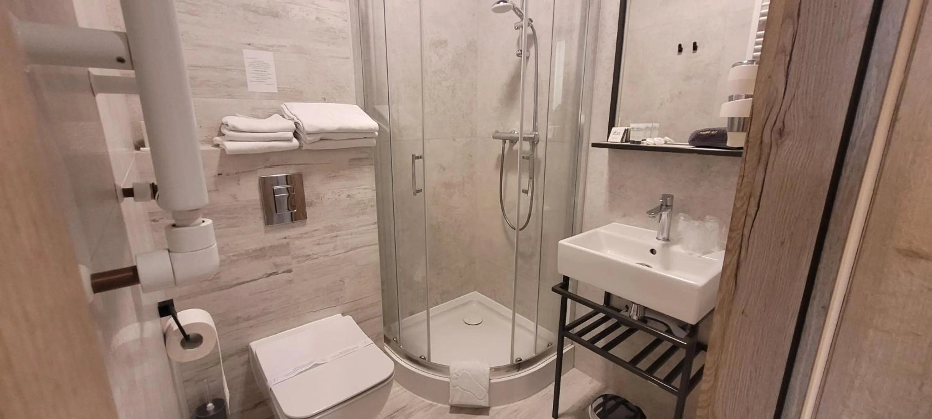 Shower in Hotel Wojciech