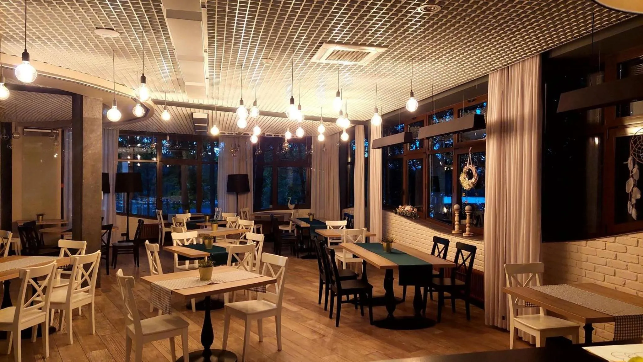 Restaurant/places to eat in Hotel Wojciech