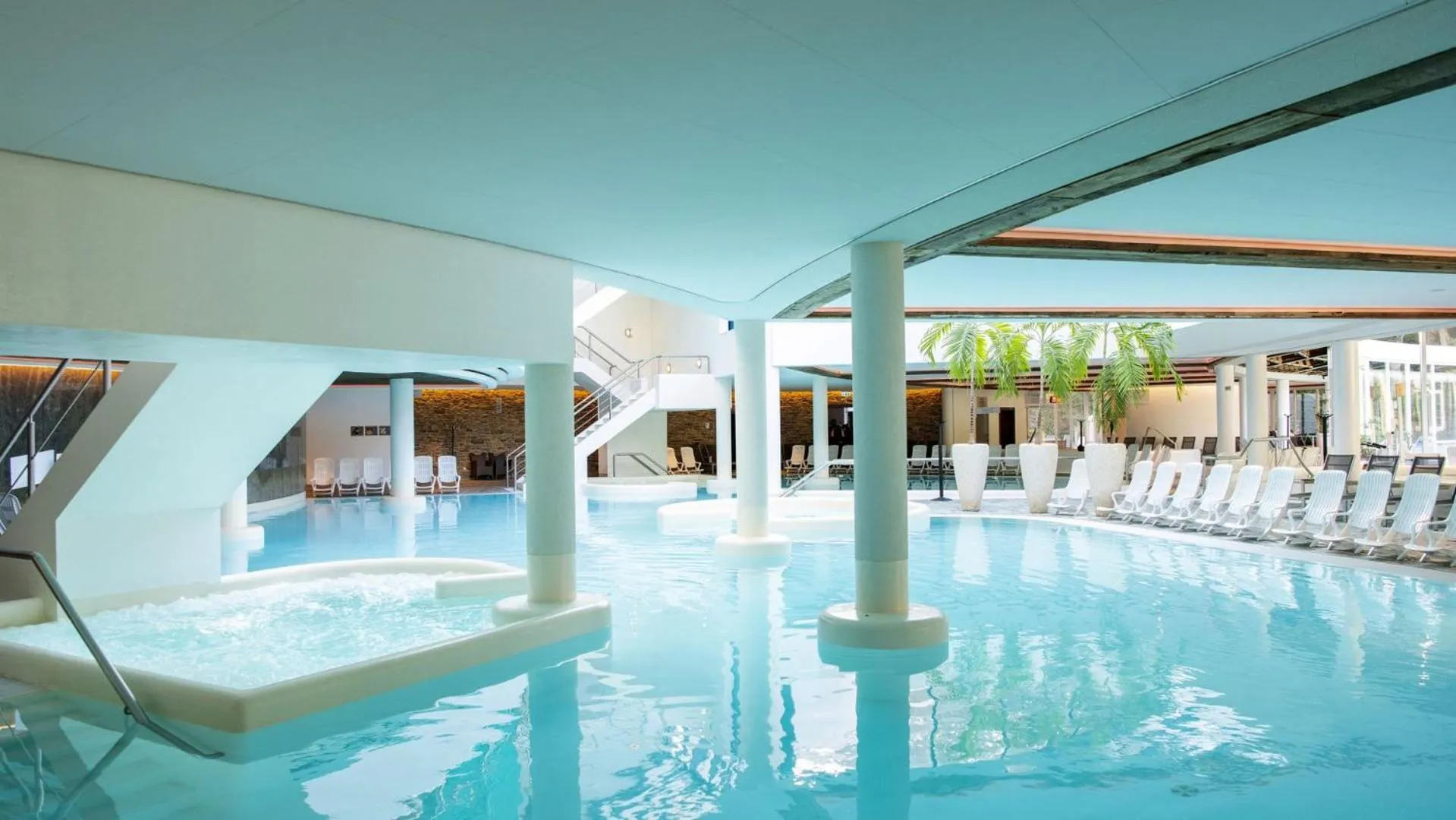 Swimming pool in Sanadome Hotel & Spa Nijmegen