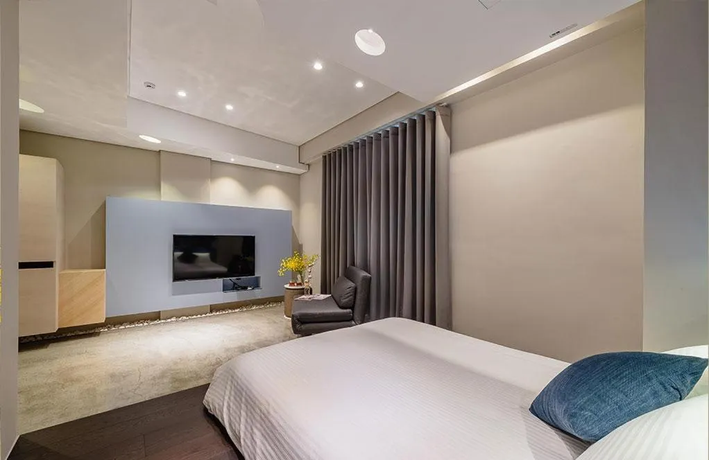 Photo of the whole room, Bed in Night Home