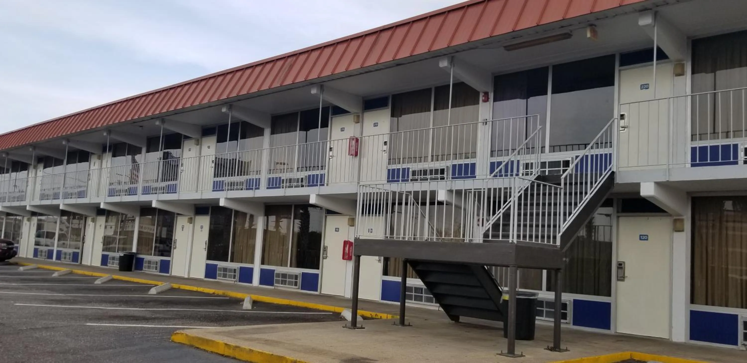 Family Inns of America - Mobile