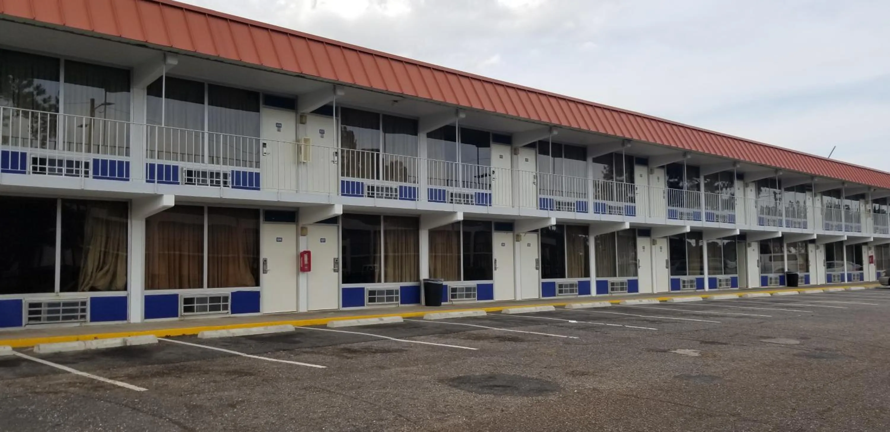 Family Inns of America - Mobile