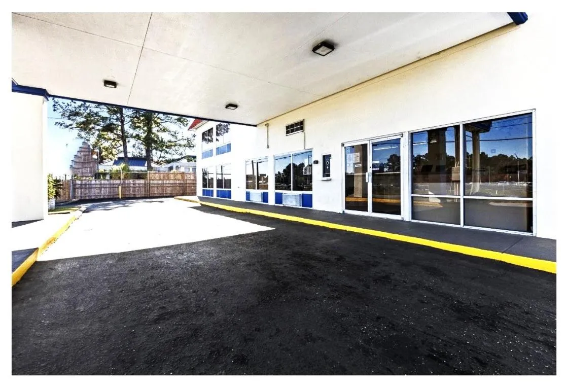 Family Inns of America - Mobile