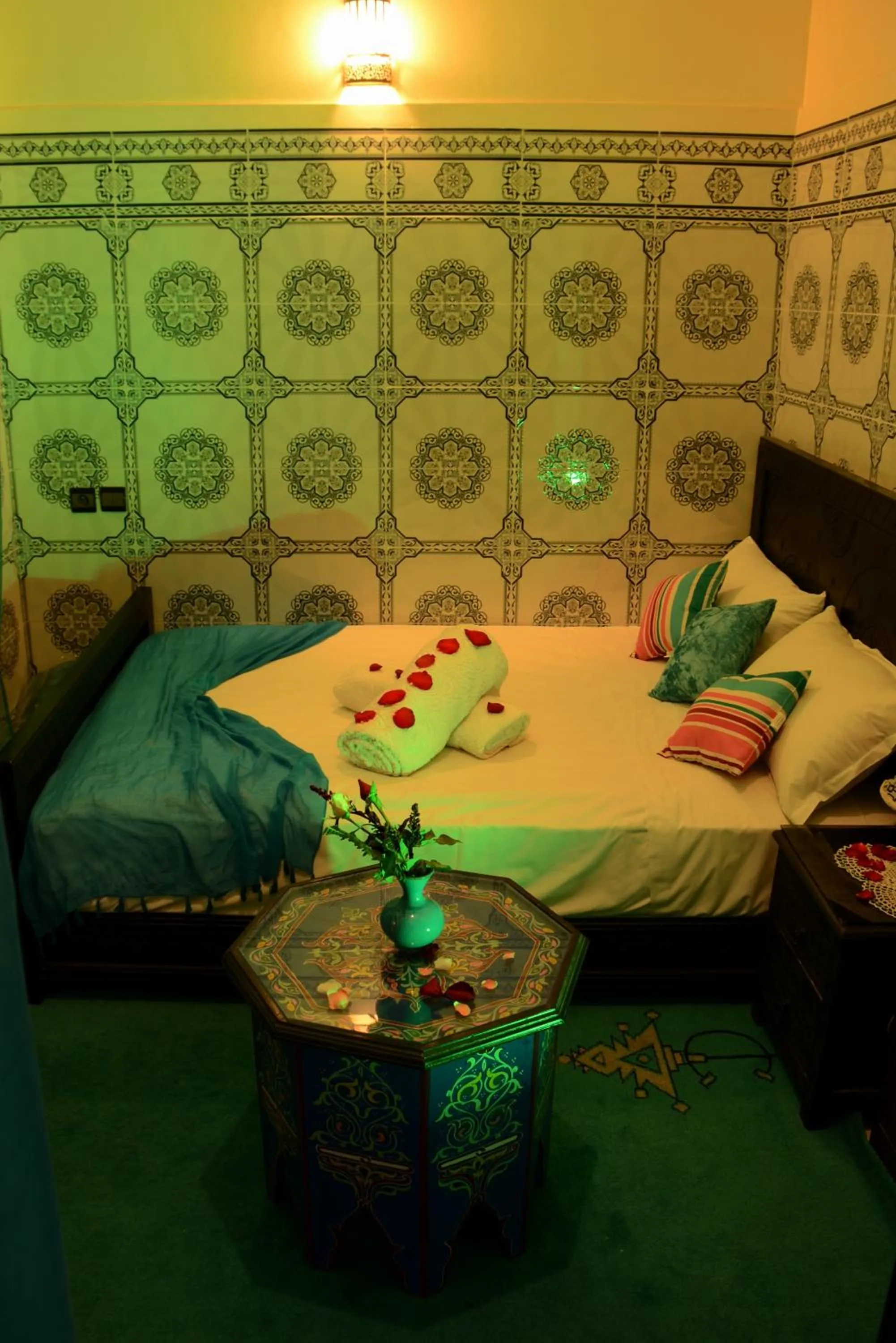 Bedroom, Bed in Dar LEULEU