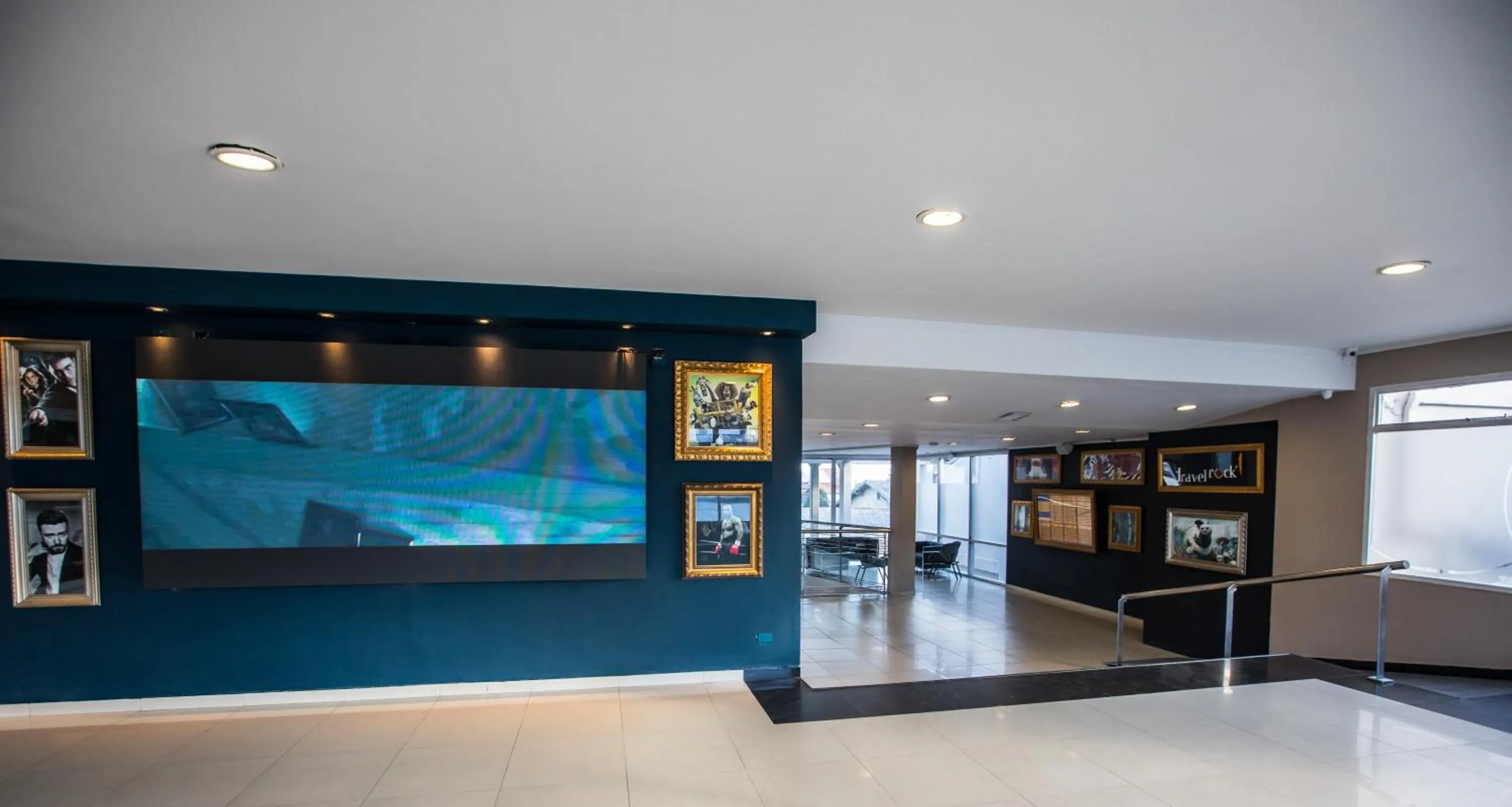 Communal lounge/ TV room in Hotel Sol Bariloche