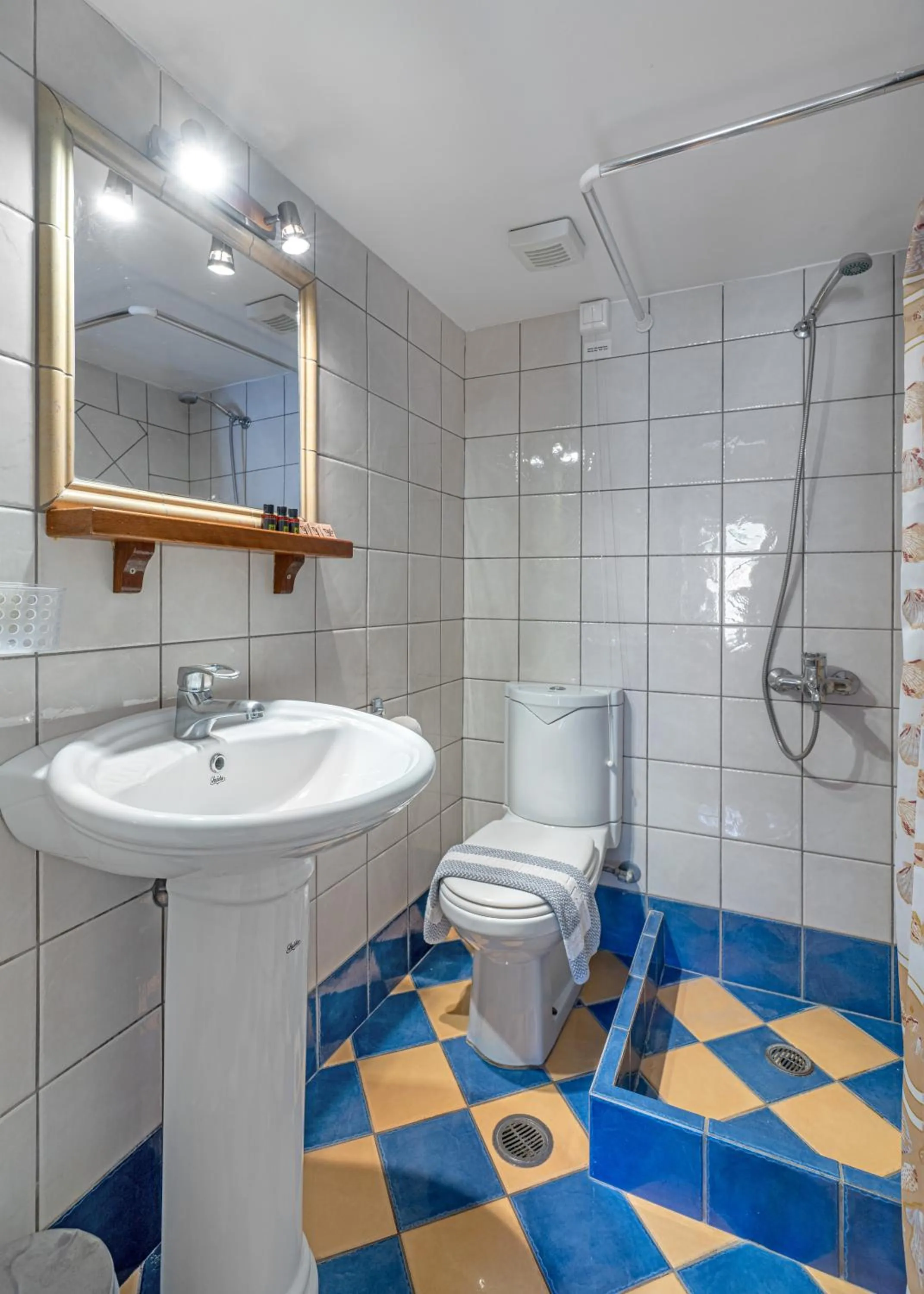 Shower in Hotel PARALIAKO Kyparissi