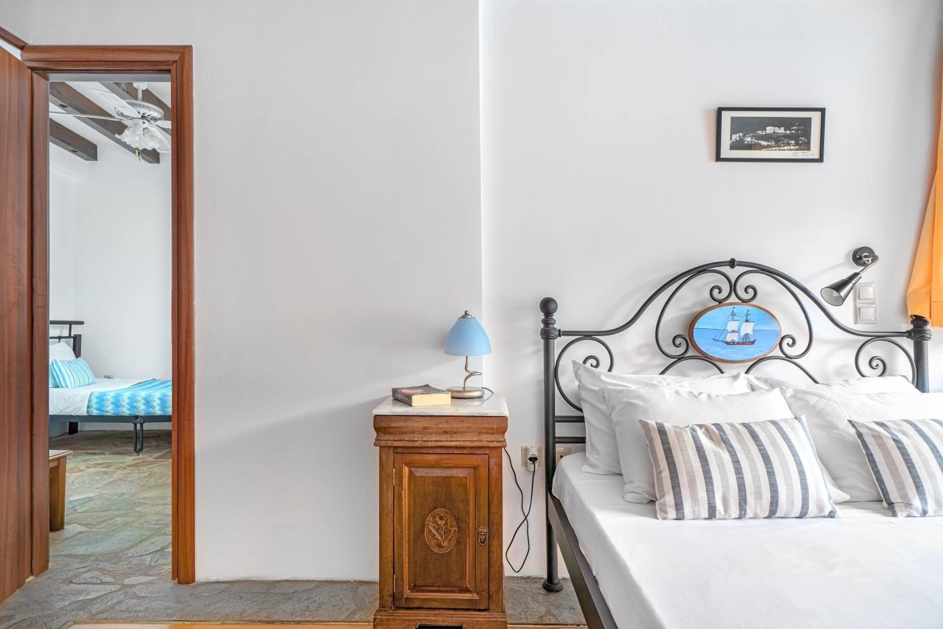 Photo of the whole room, Bed in Hotel PARALIAKO Kyparissi