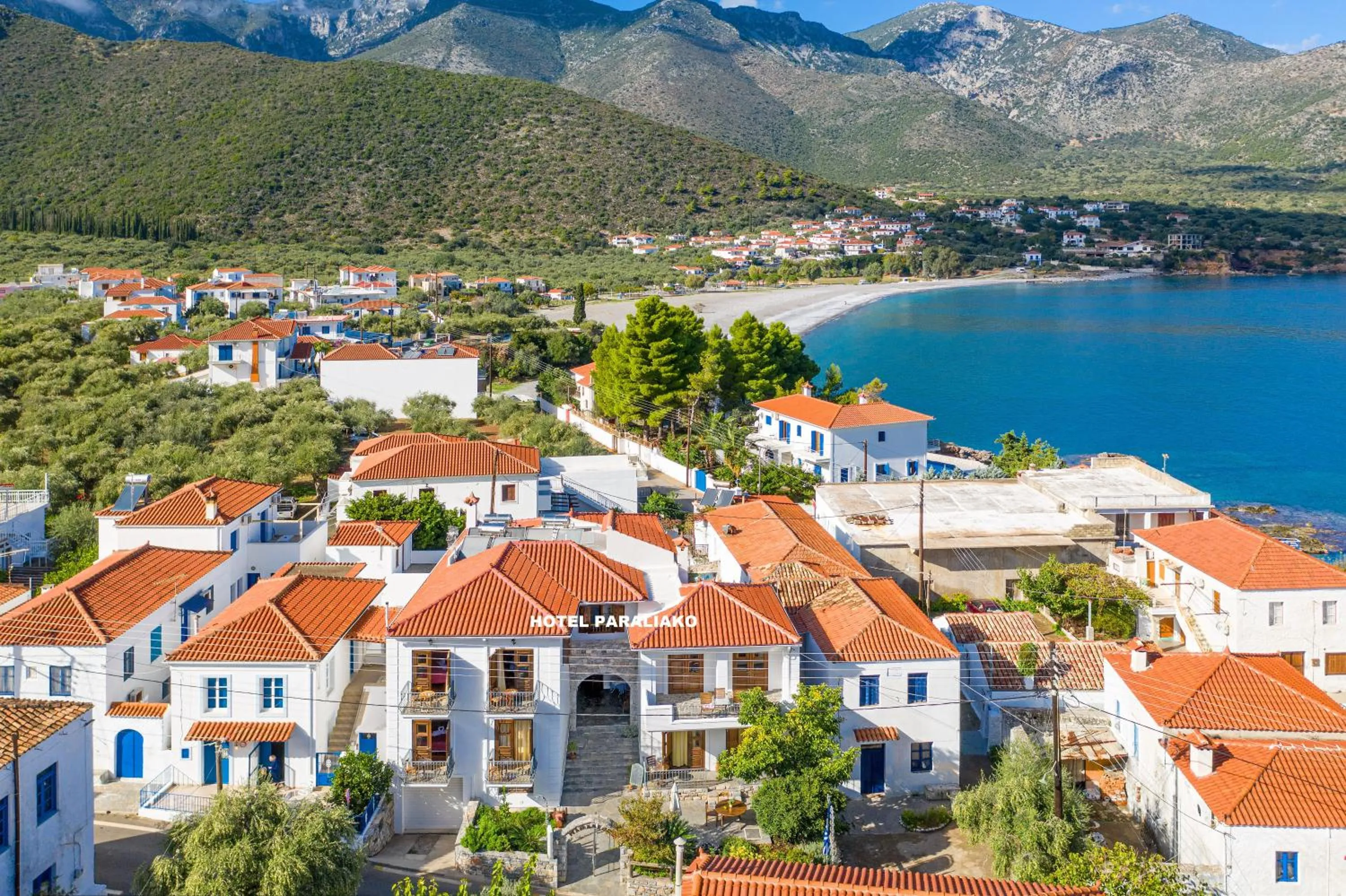Facade/entrance in Hotel PARALIAKO Kyparissi