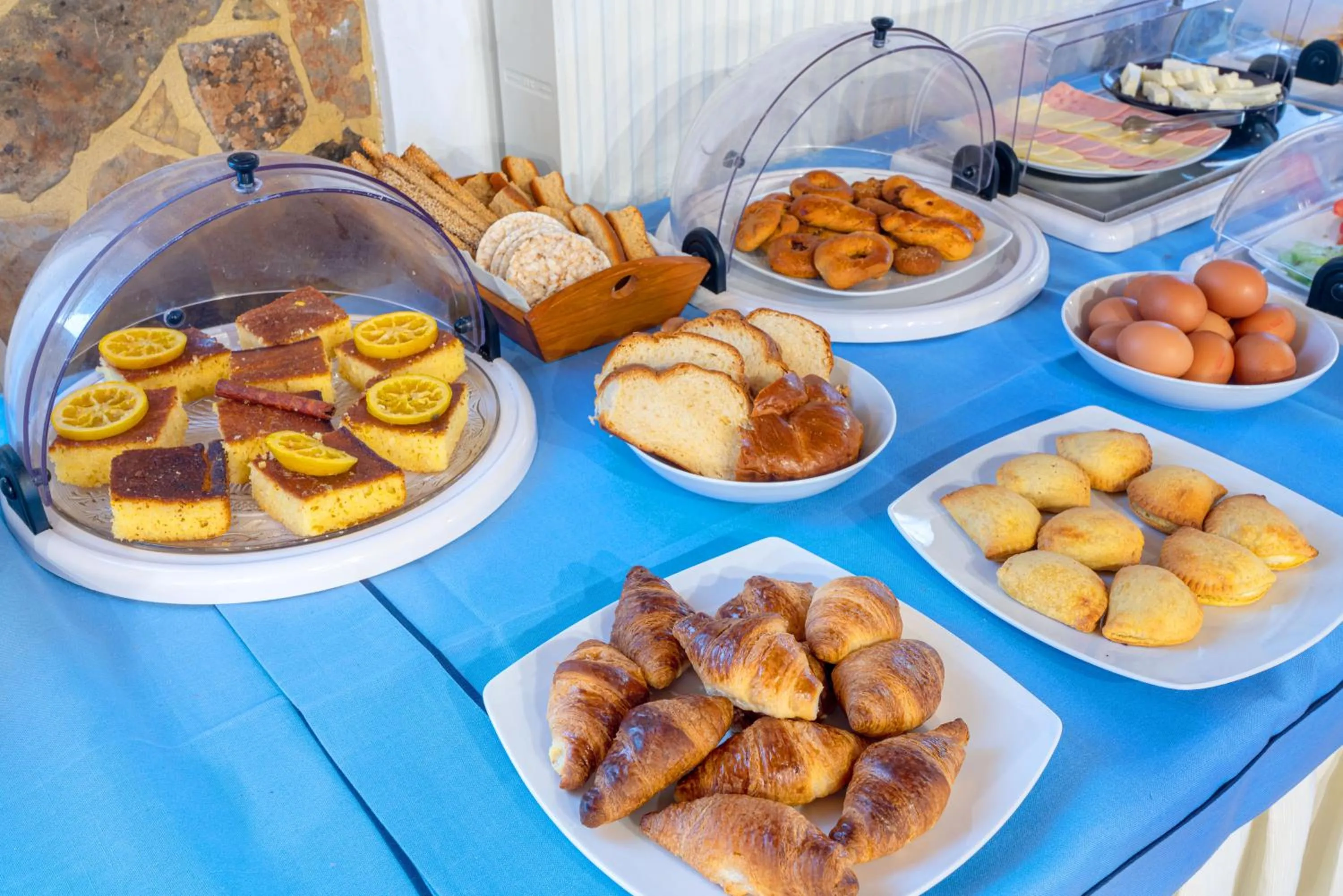 Food and drinks in Hotel PARALIAKO Kyparissi