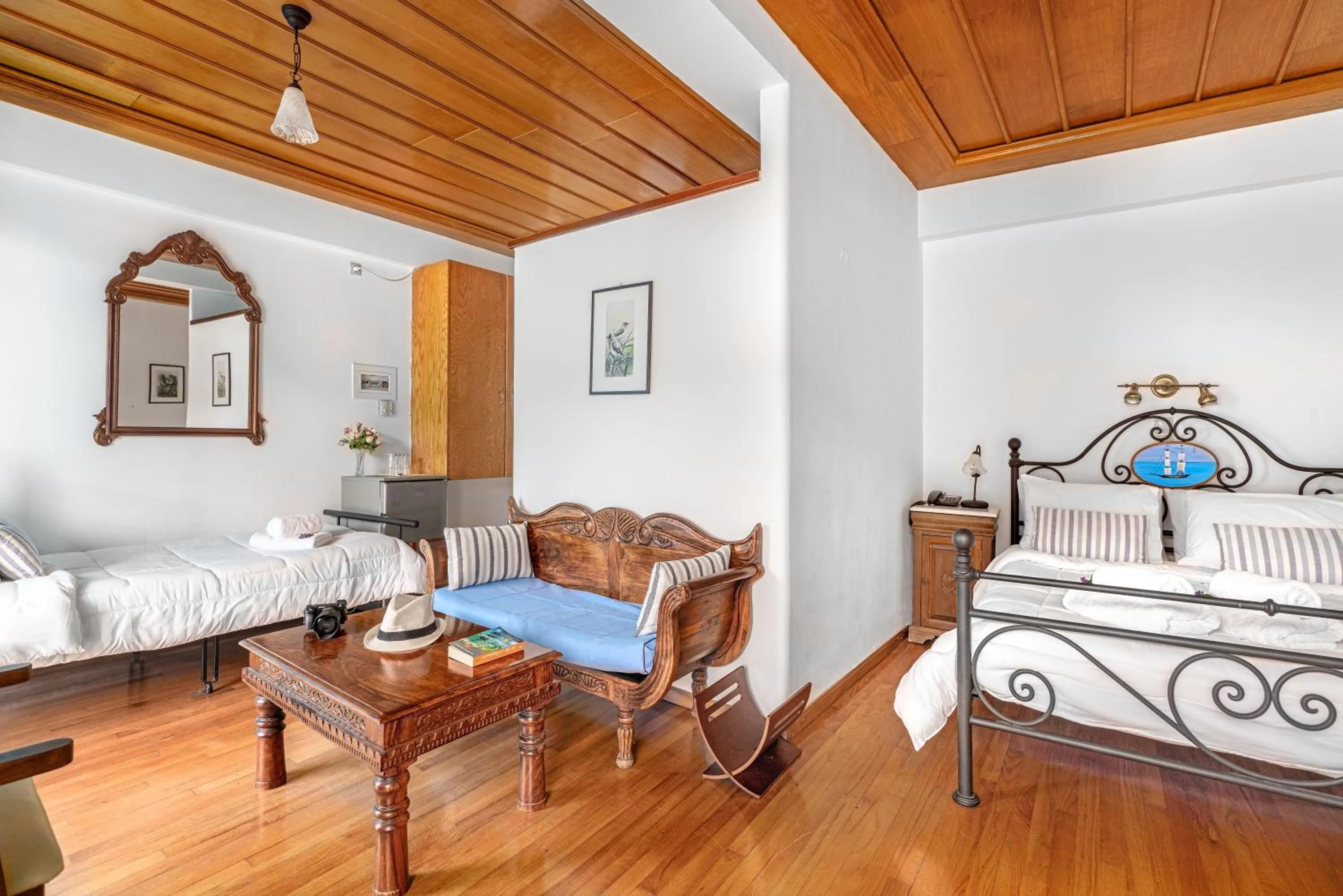 Photo of the whole room, Bed in Hotel PARALIAKO Kyparissi