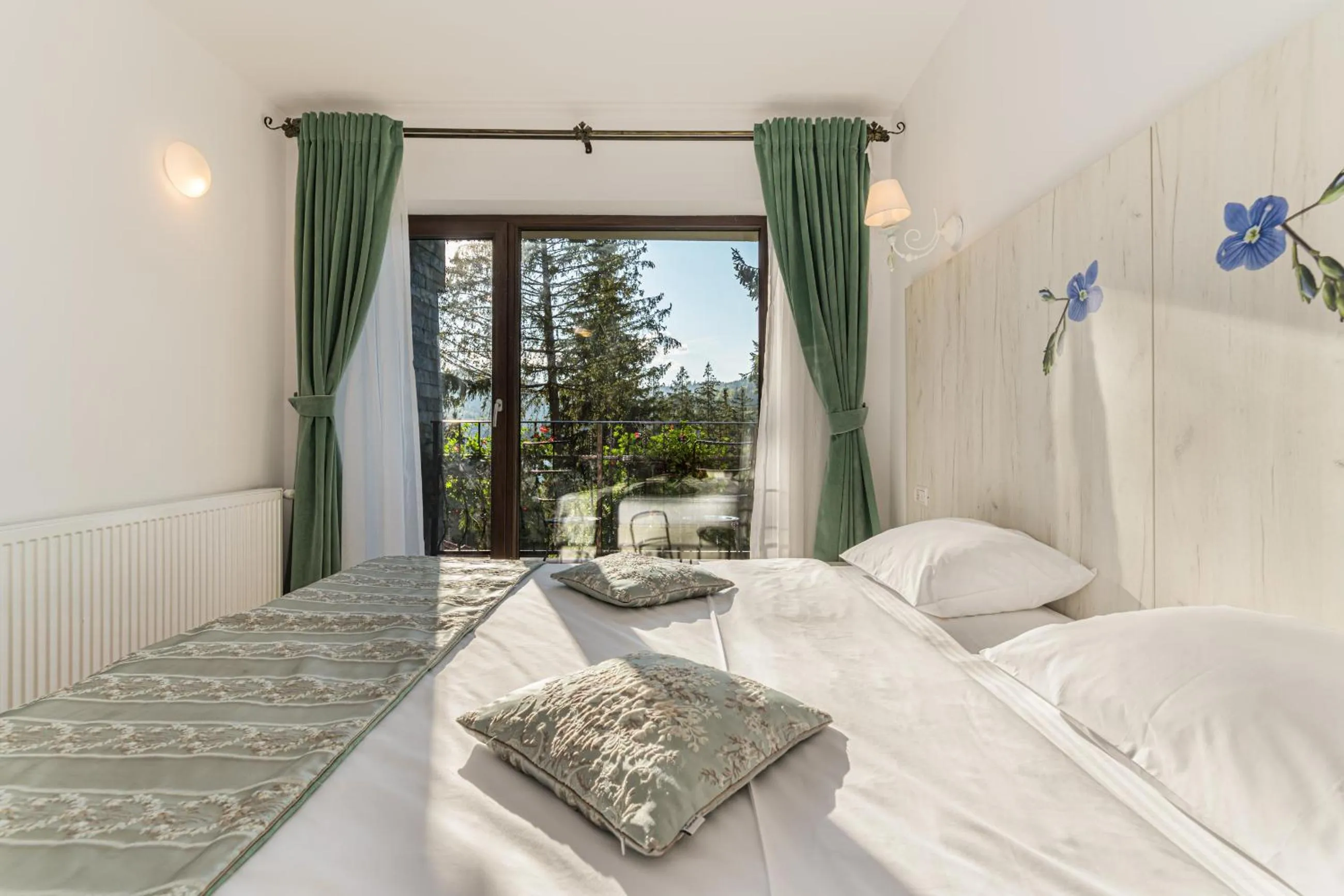 Bed in Pensiunea Hilltop